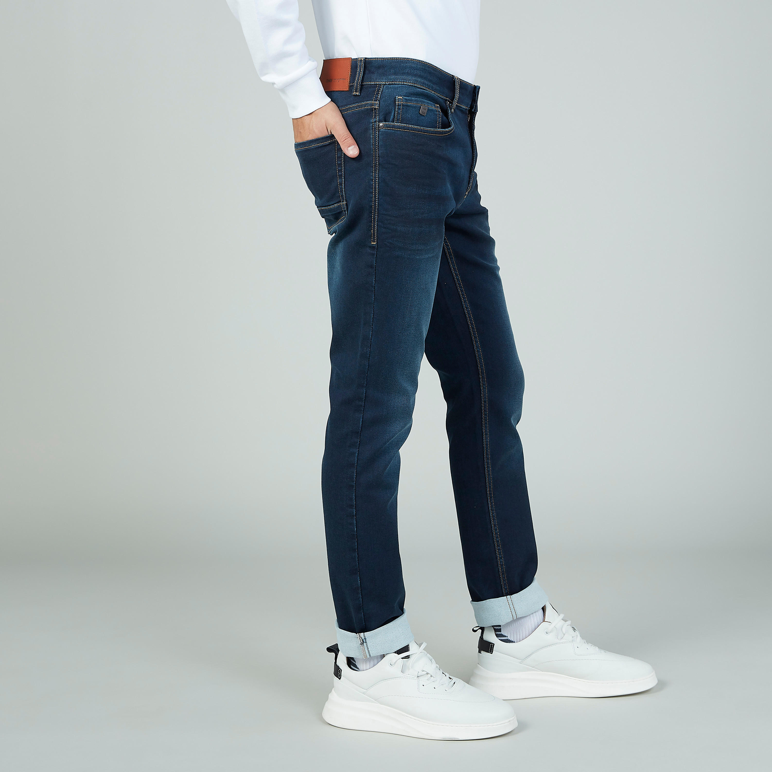 بنطلون جينز طويل بتفاصيل جيوب وحلقات للحزام-men-clothing-bottoms-jeans-image-3