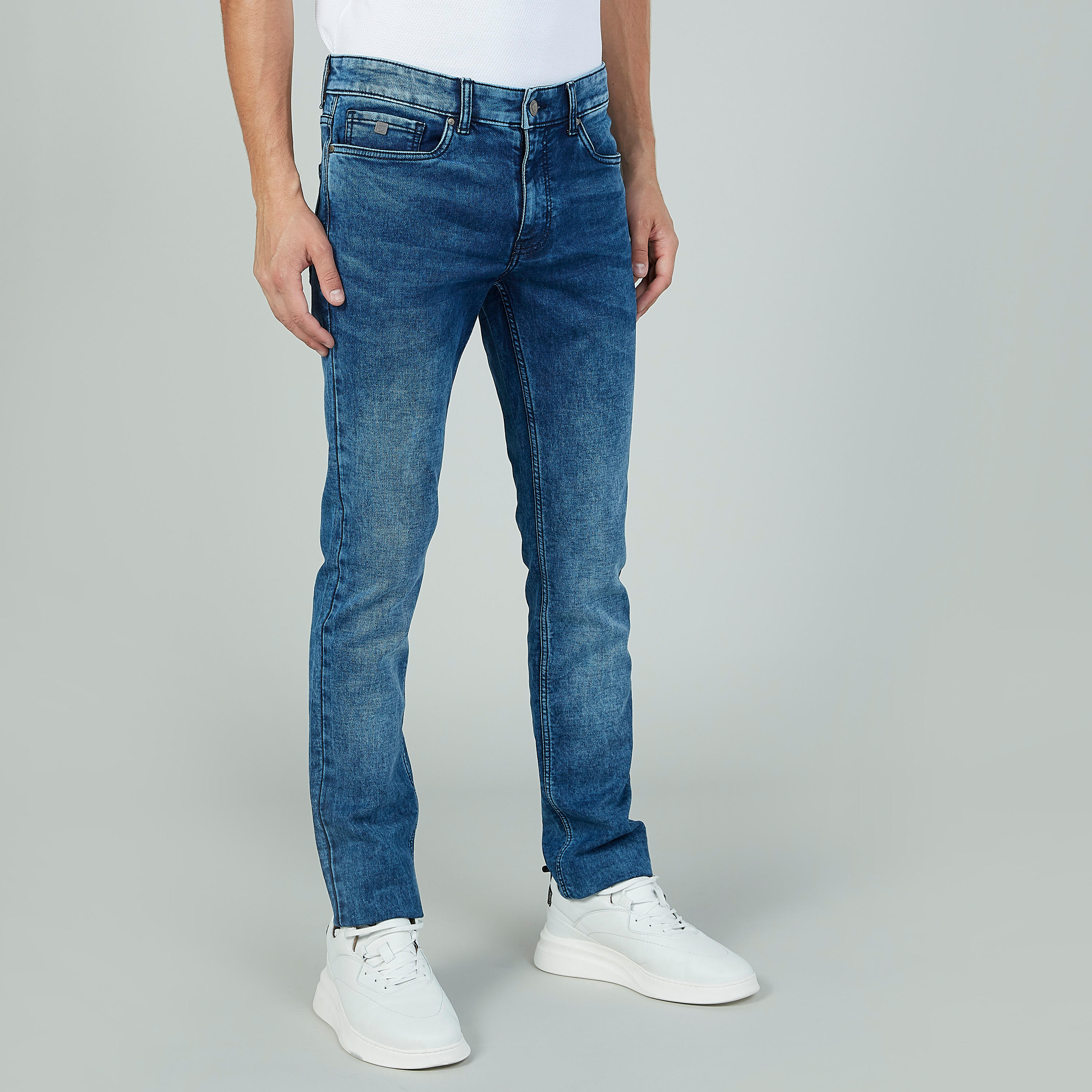 بنطلون جينز طويل بارز الملمس بجيوب وحلقات للحزام-men-clothing-bottoms-jeans-image-1