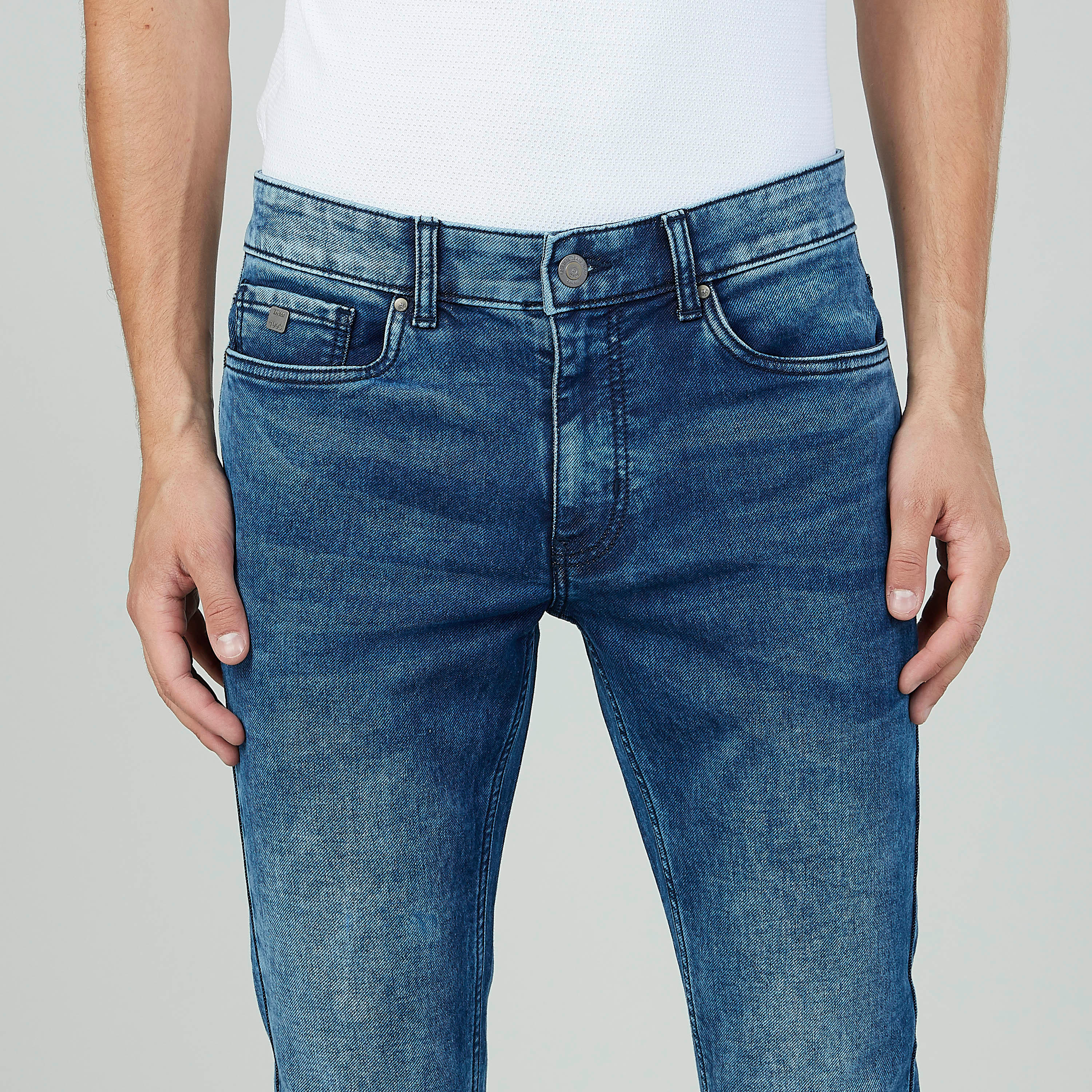 بنطلون جينز طويل بارز الملمس بجيوب وحلقات للحزام-men-clothing-bottoms-jeans-image-3