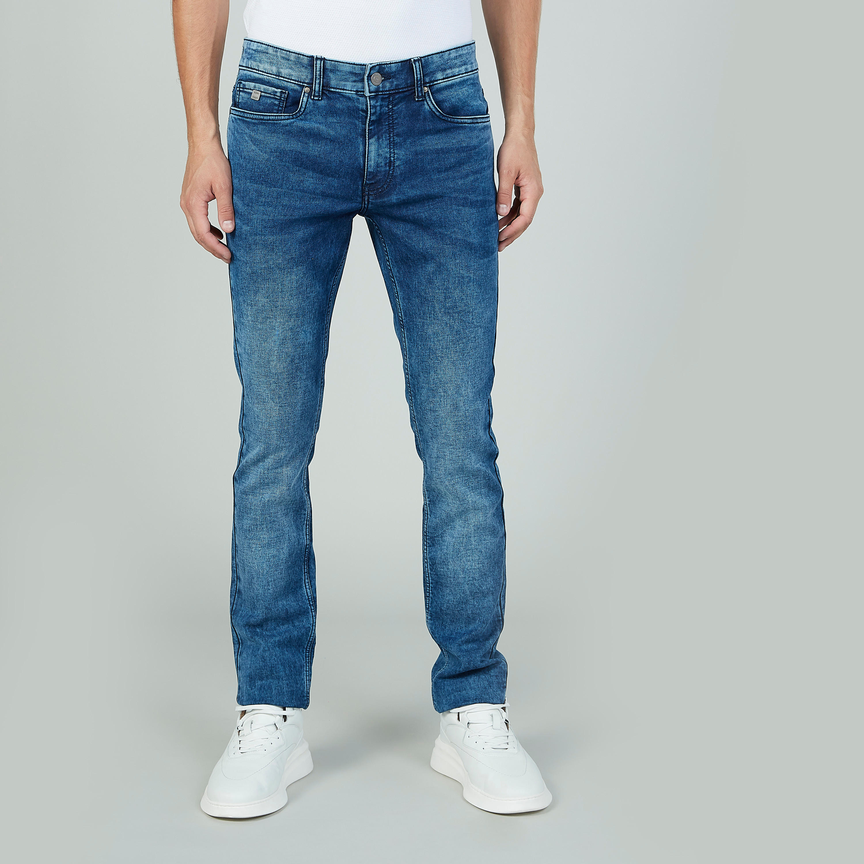 بنطلون جينز طويل بارز الملمس بجيوب وحلقات للحزام-men-clothing-bottoms-jeans-image-4