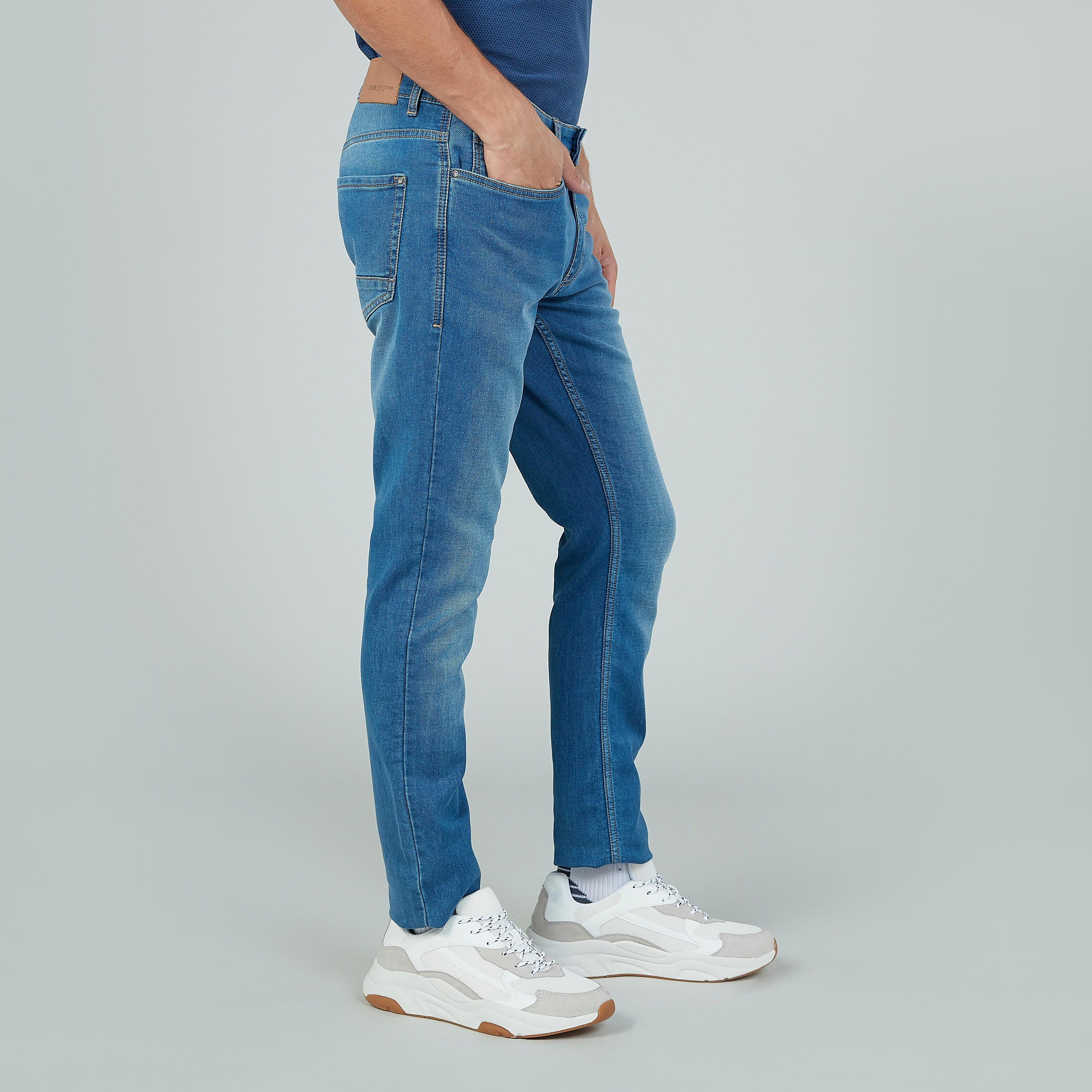 بنطلون جينز طويل بتفاصيل جيوب وحلقات للحزام-men-clothing-bottoms-jeans-image-4