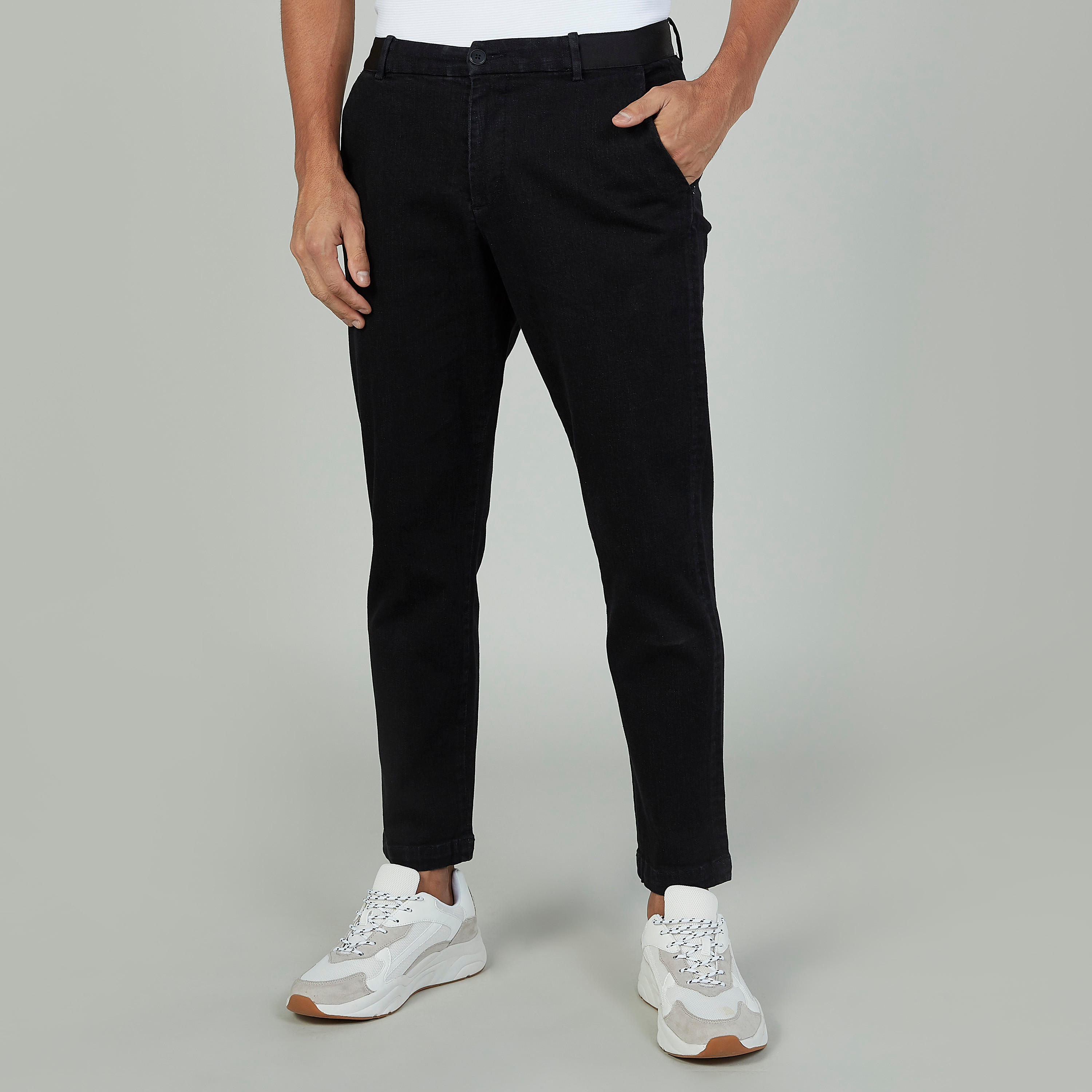 بنطلون مستدام جينز سليم سادة بخصر منخفض وجيوب-men-clothing-bottoms-jeans-image-1