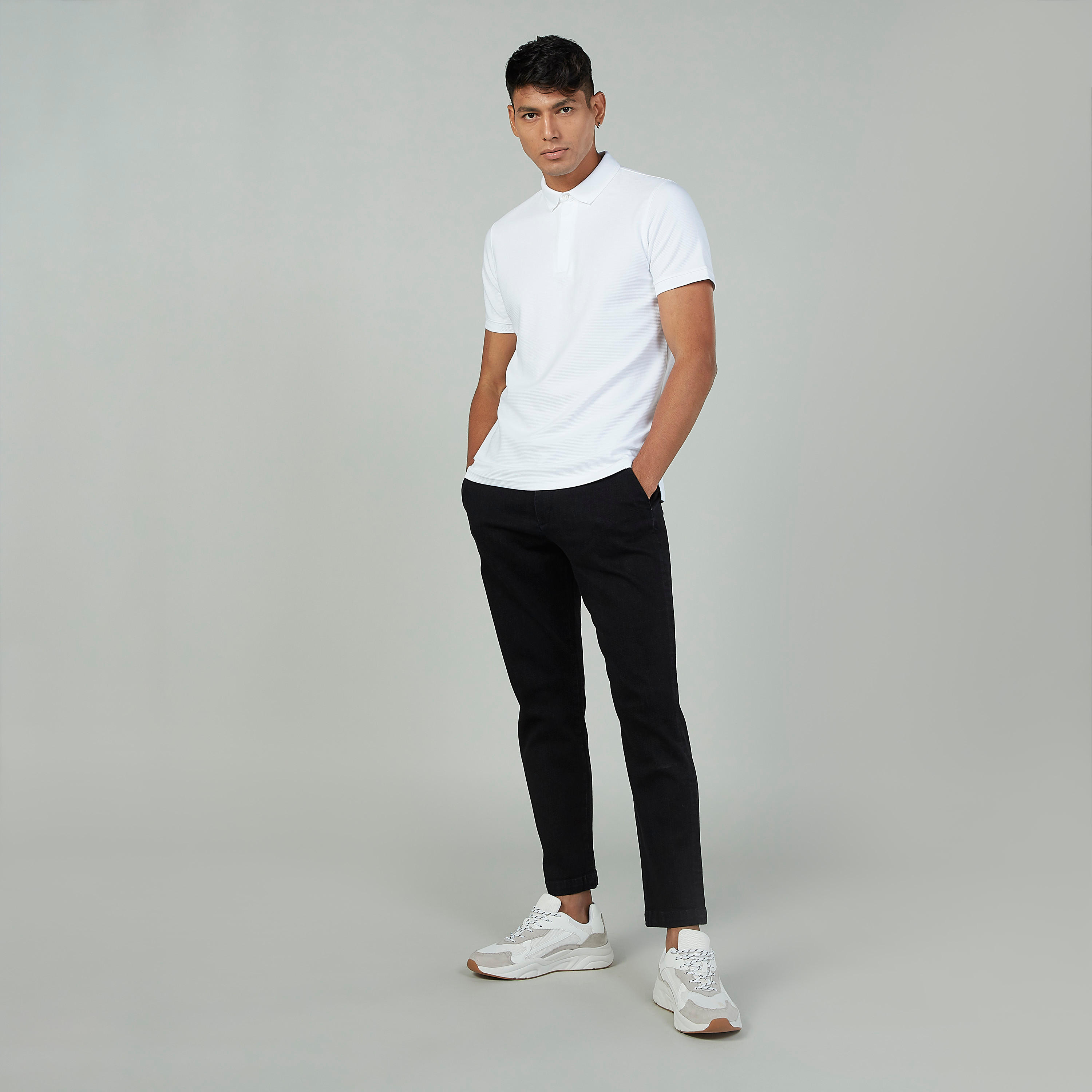 بنطلون مستدام جينز سليم سادة بخصر منخفض وجيوب-men-clothing-bottoms-jeans-image-2