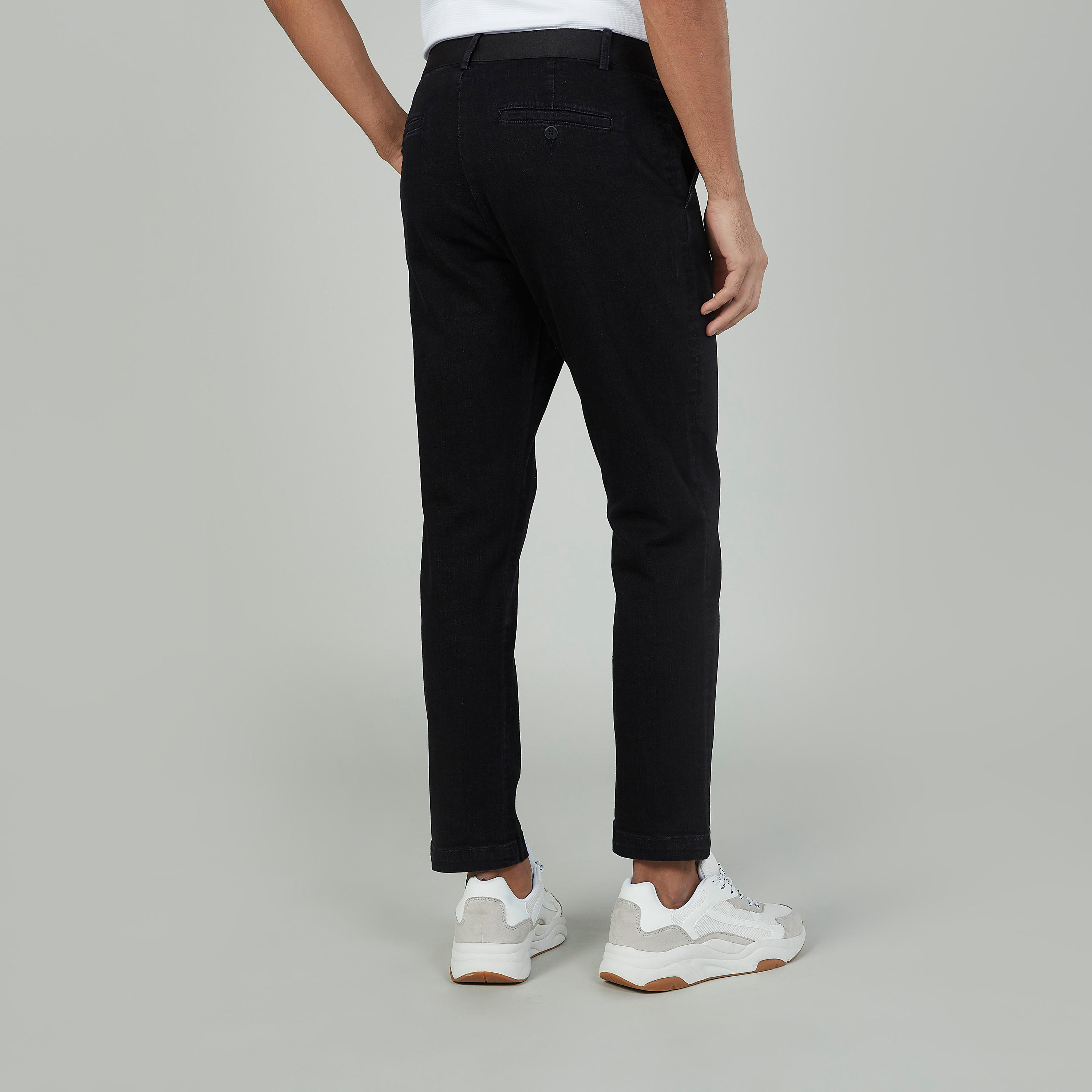 بنطلون مستدام جينز سليم سادة بخصر منخفض وجيوب-men-clothing-bottoms-jeans-image-4