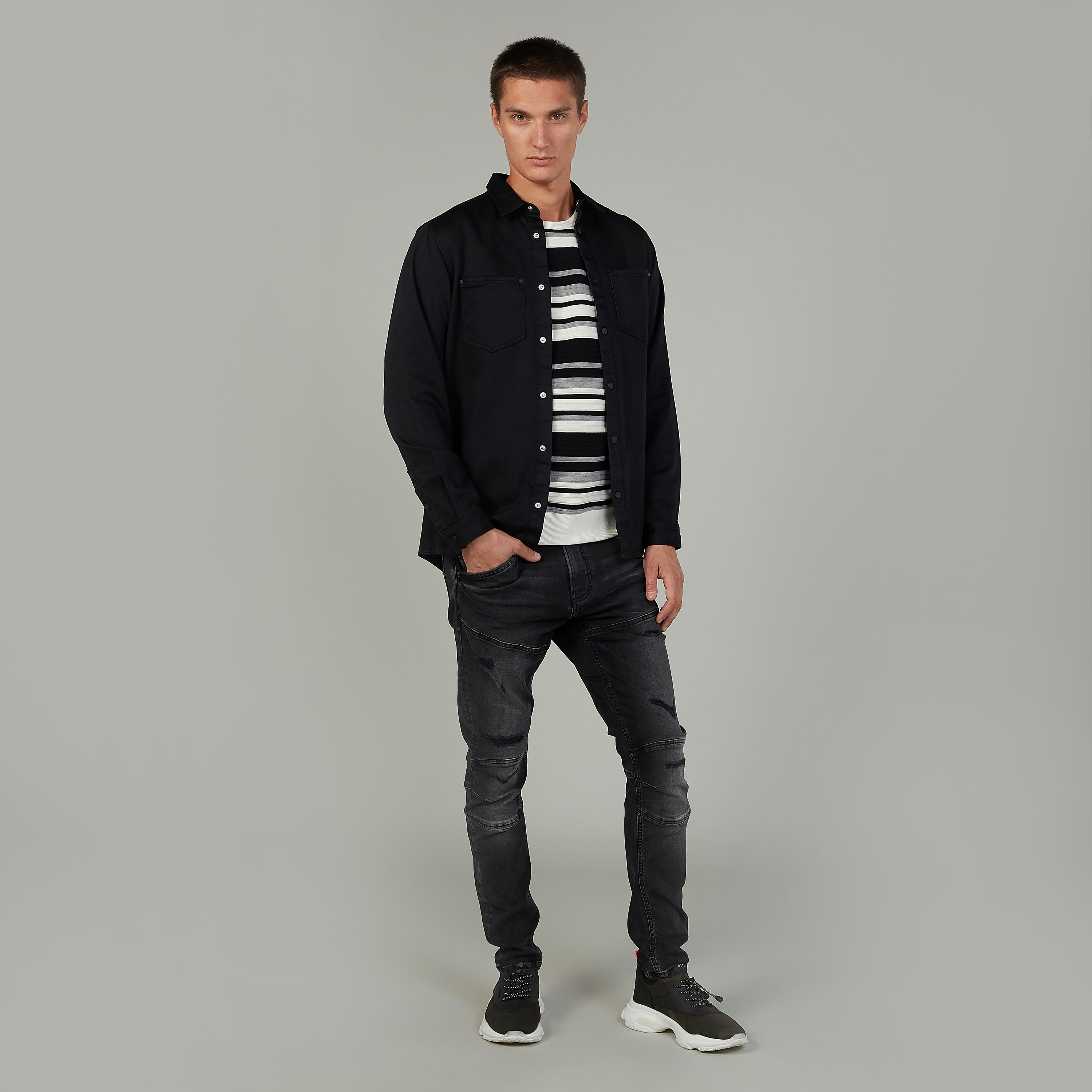 بنطلون جينز ممزق بجيوب-men-clothing-bottoms-jeans-image-2