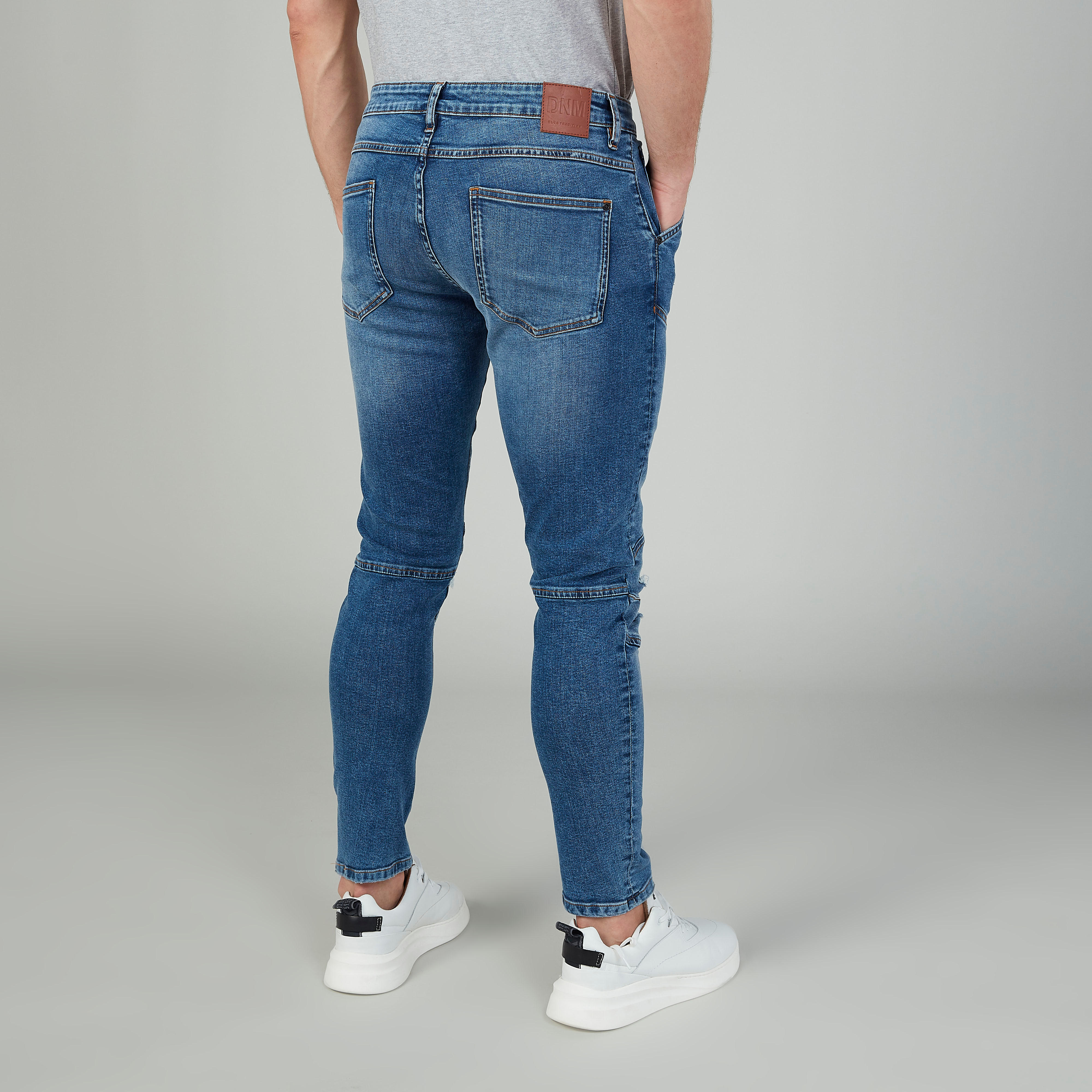 بنطلون جينز طويل ممزّق بجيوب وحلقات للحزام-men-clothing-bottoms-jeans-image-4