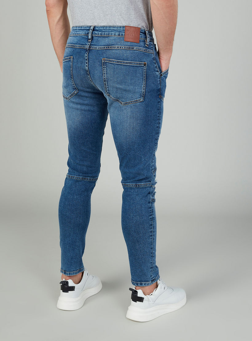 بنطلون جينز طويل ممزّق بجيوب وحلقات للحزام-men-clothing-bottoms-jeans-image-4