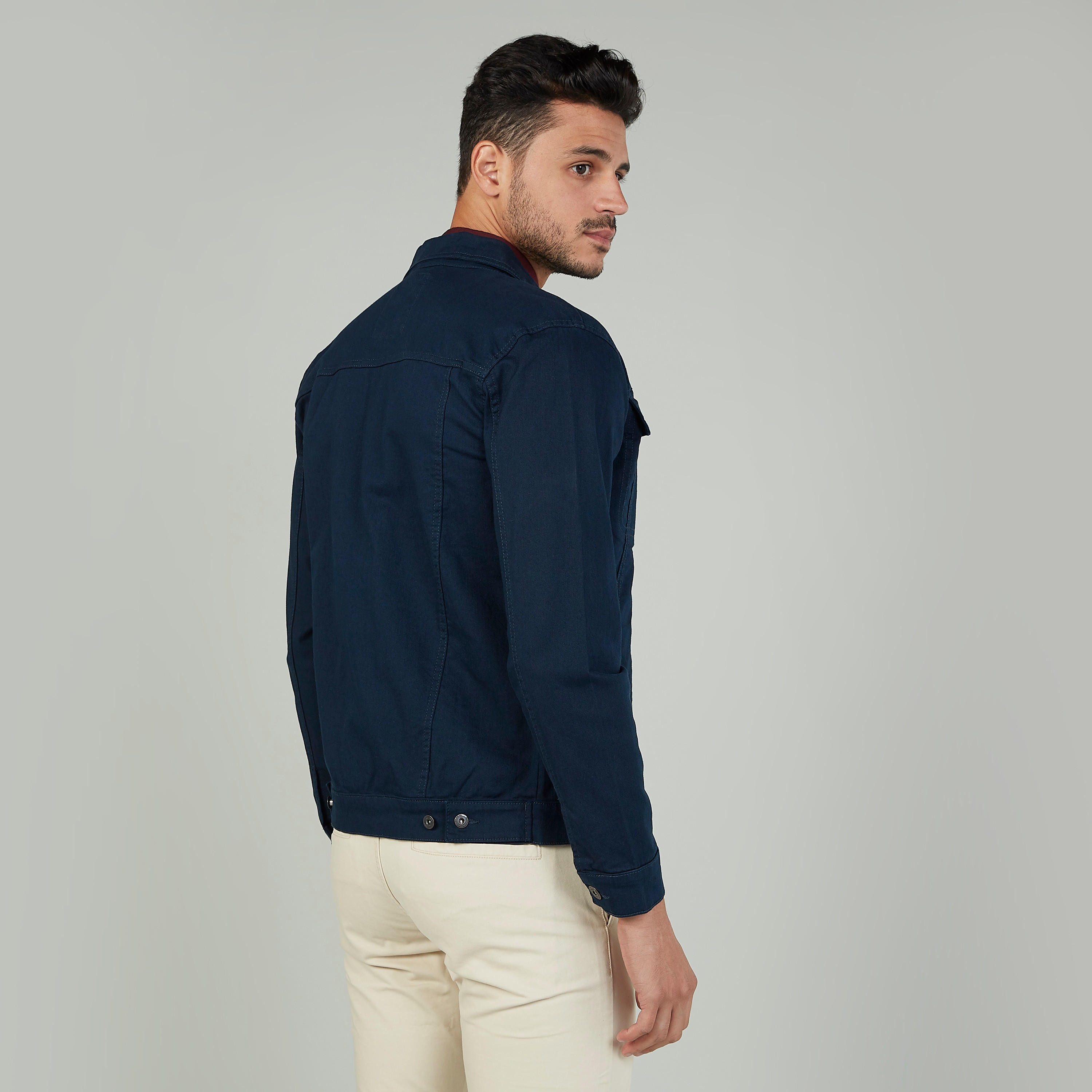 جاكيت دينم بارز الملمس بأكمام طويلة وجيوب بطيّة-men-clothing-jacketsandblazers-jackets-image-2