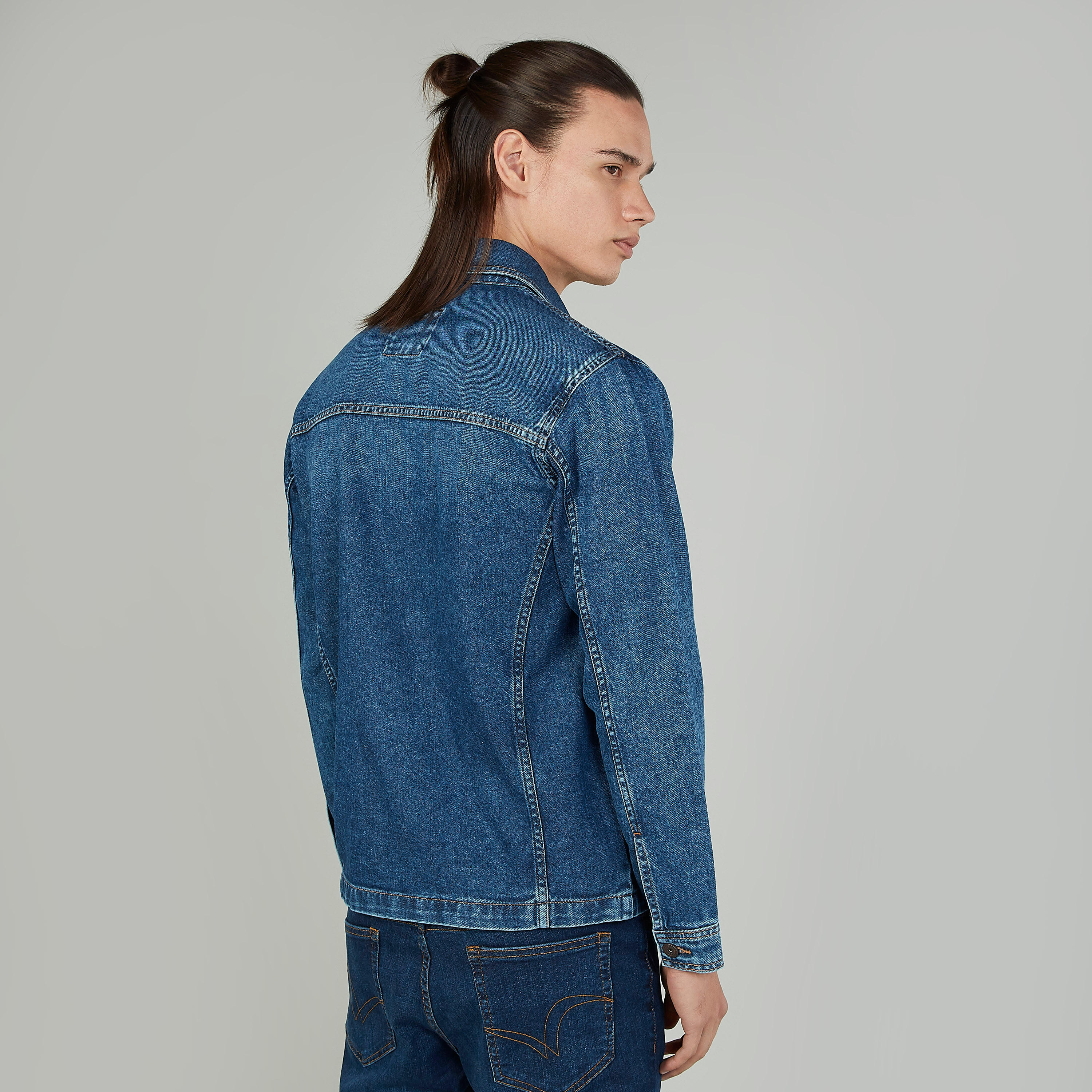 جاكيت دنيم بأكمام طويلة وجيوب-men-clothing-jacketsandblazers-jackets-image-4