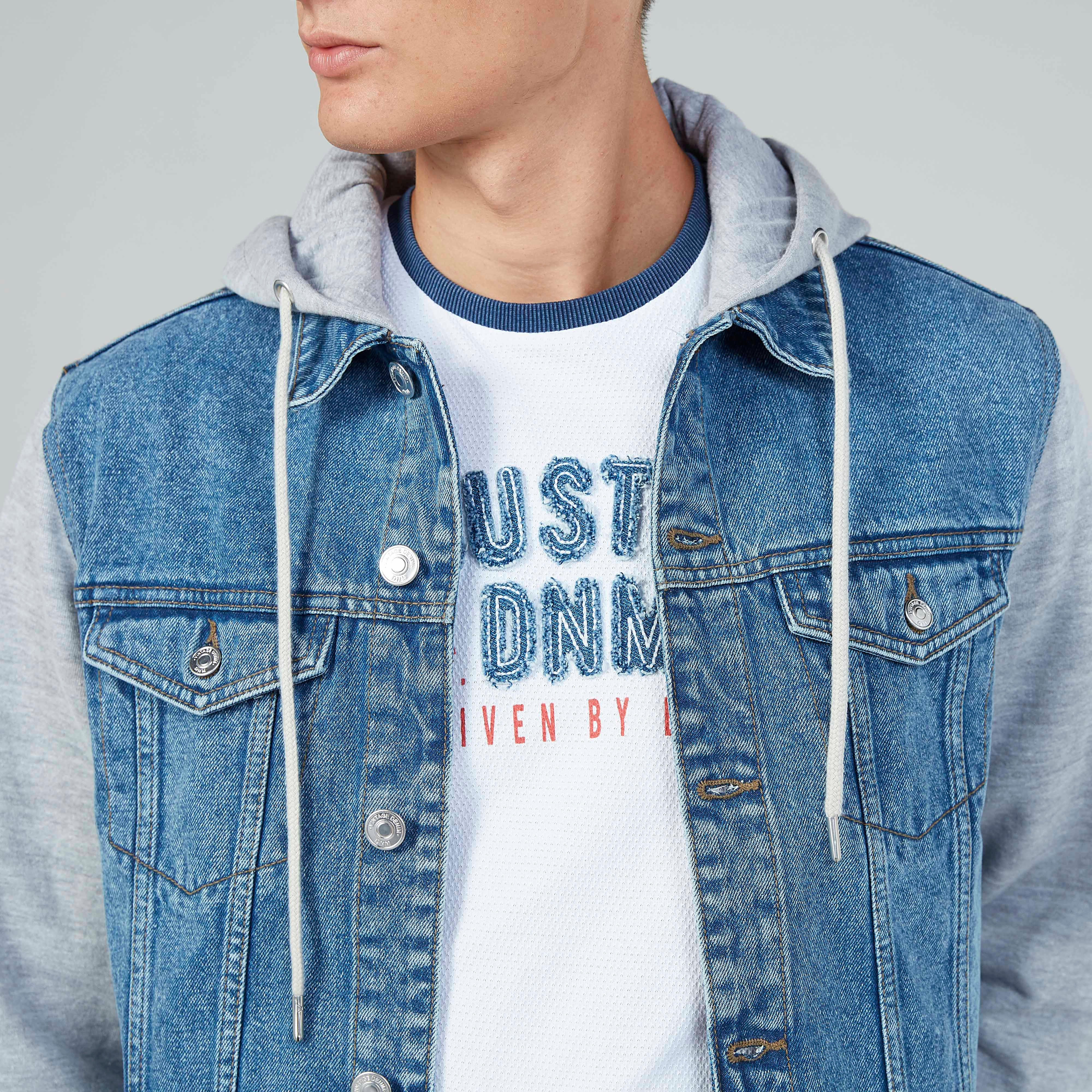 جاكيت دنيم بأكمام طويلة  وقبعة وجيوب بطيّة-men-clothing-jacketsandblazers-jackets-image-3