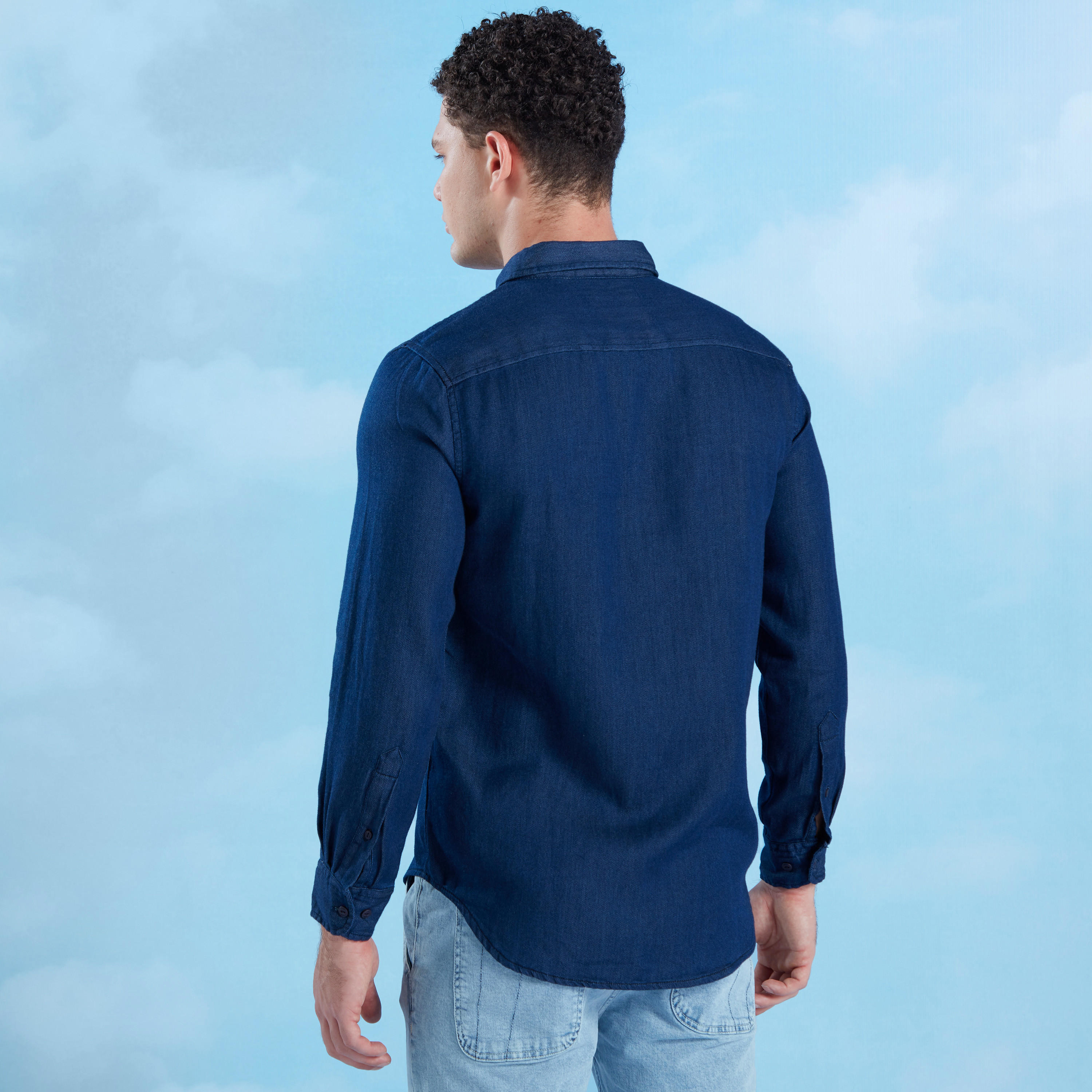 قميص سادة بقصّة سليم وأكمام طويلة وجيب بطيّة-men-clothing-shirts-image-5