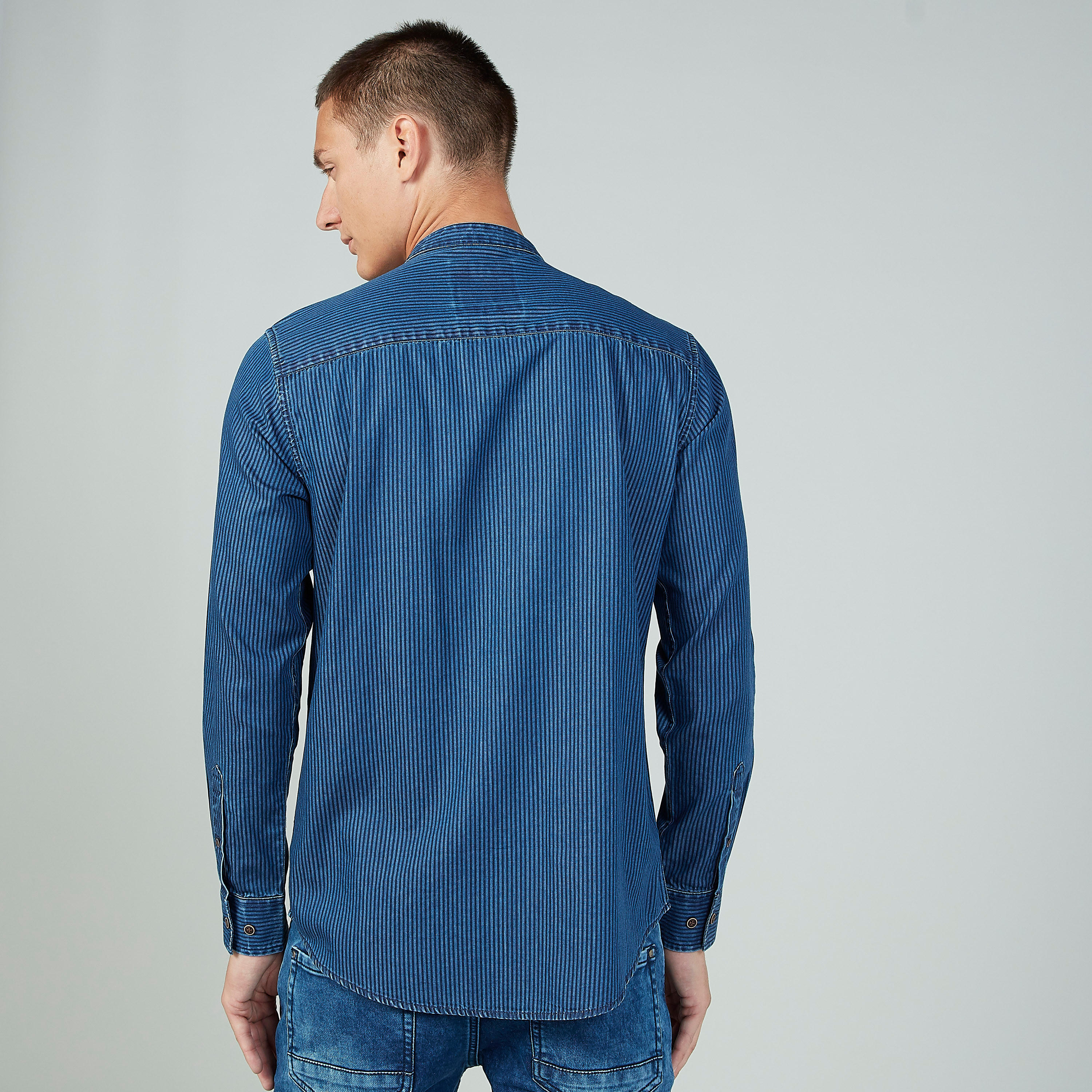 قميص مخطط سليم بياقة ماندارين وأكمام طويلة-men-clothing-shirts-image-4