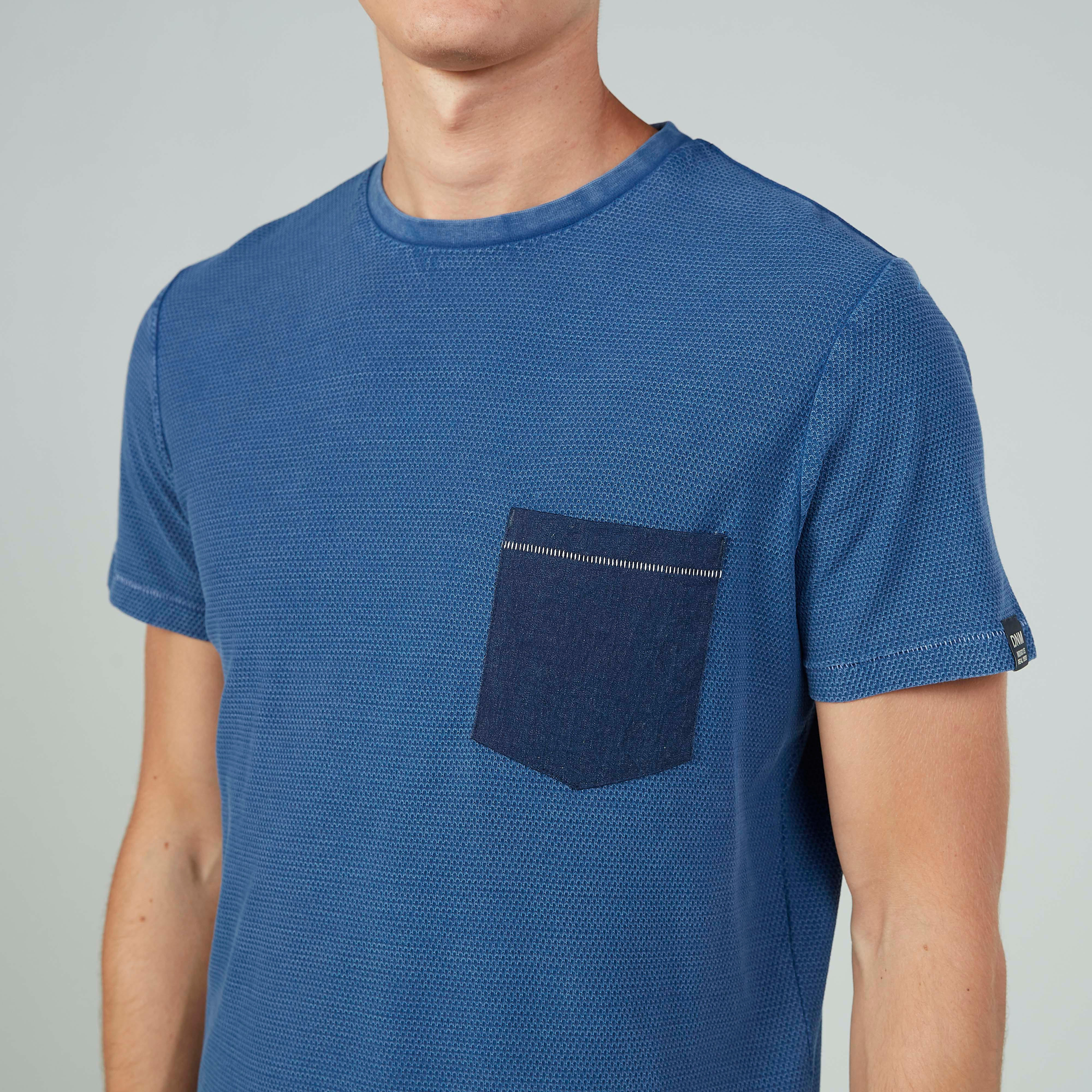 تيشيرت سليم فيت بياقة ضيّقة وأكمام قصيرة وطبعات-men-clothing-tshirtsandpolos-tshirts-image-3