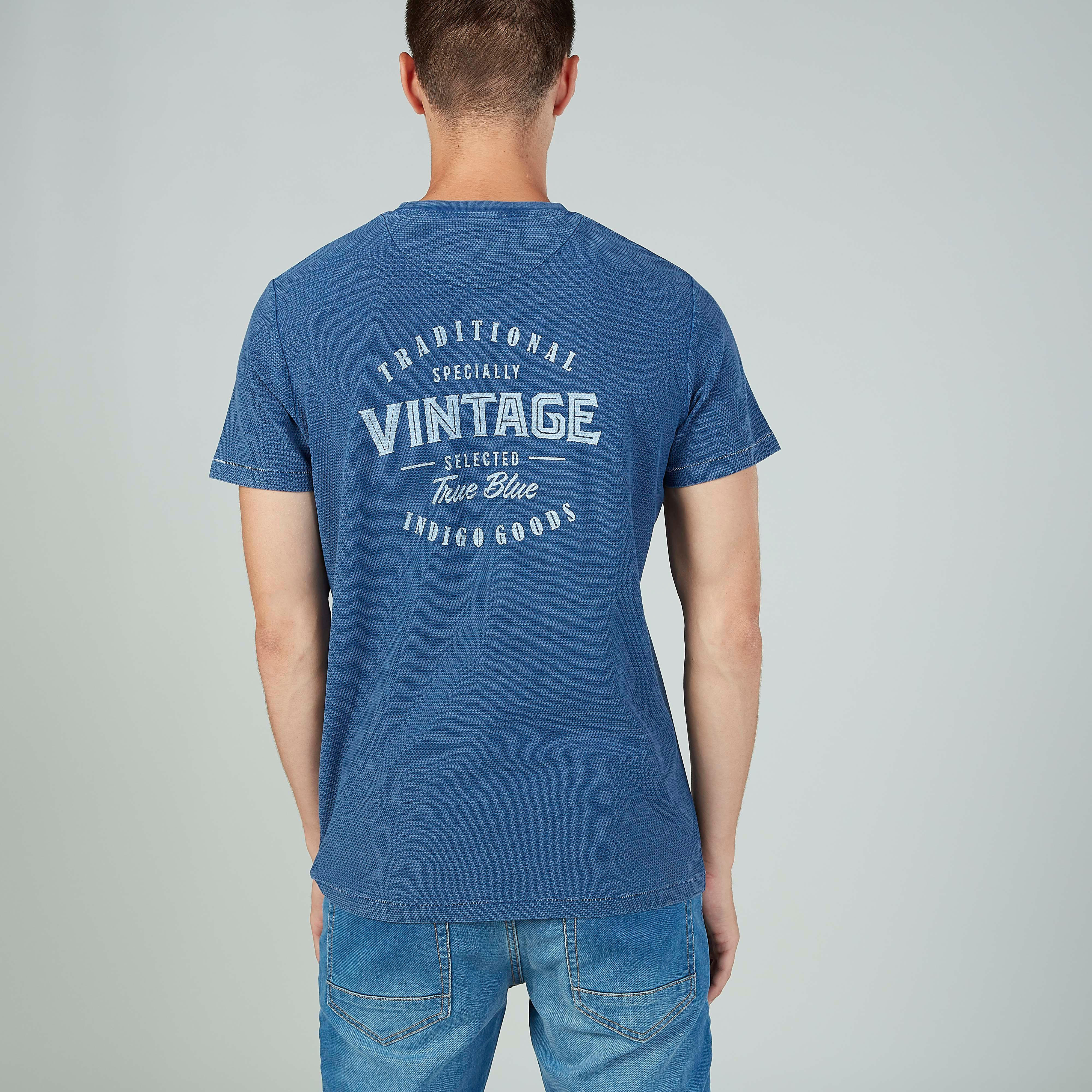 تيشيرت سليم فيت بياقة ضيّقة وأكمام قصيرة وطبعات-men-clothing-tshirtsandpolos-tshirts-image-4