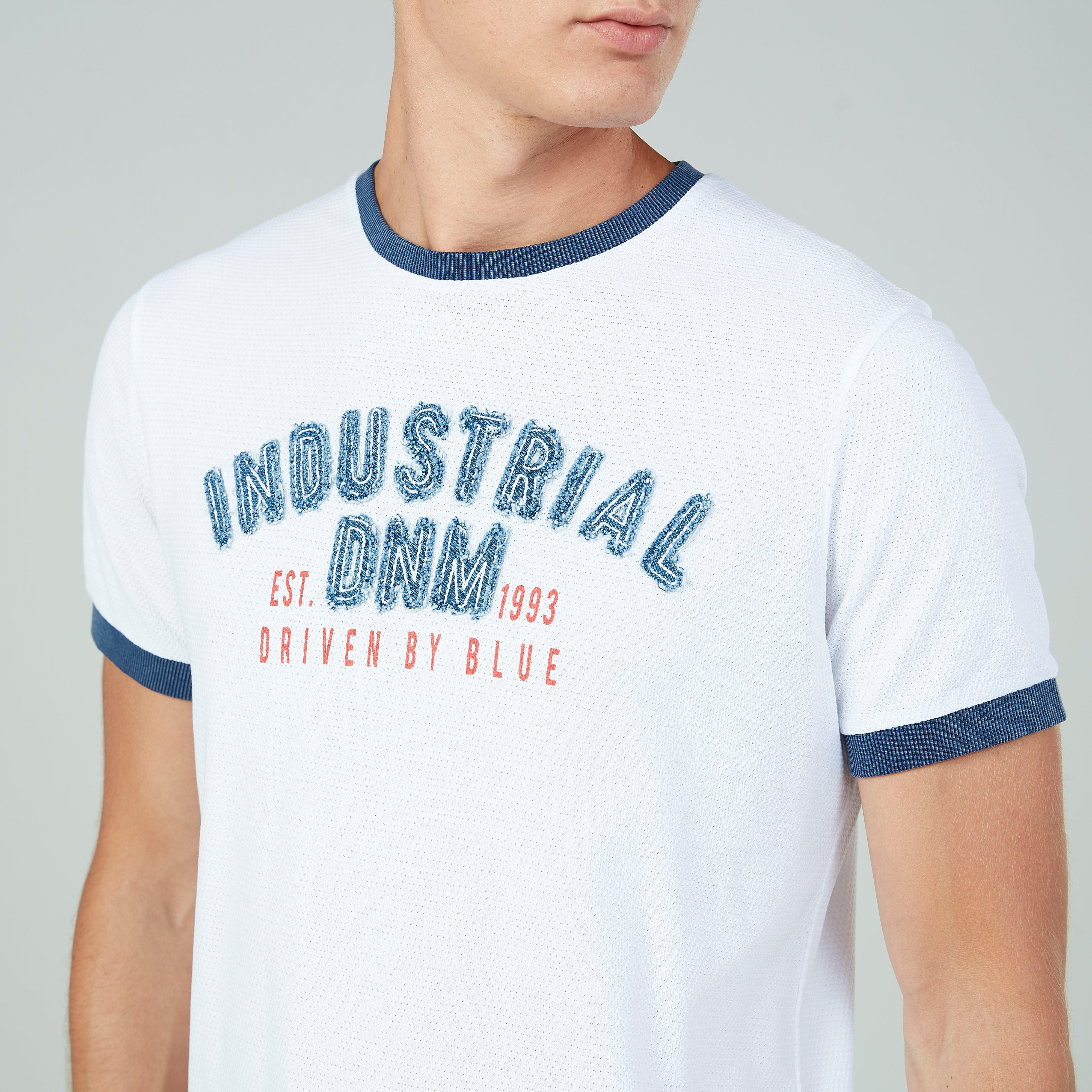 تيشيرت سليم فيت بياقة ضيّقة وأكمام قصيرة وطبعات-men-clothing-tshirtsandpolos-tshirts-image-3