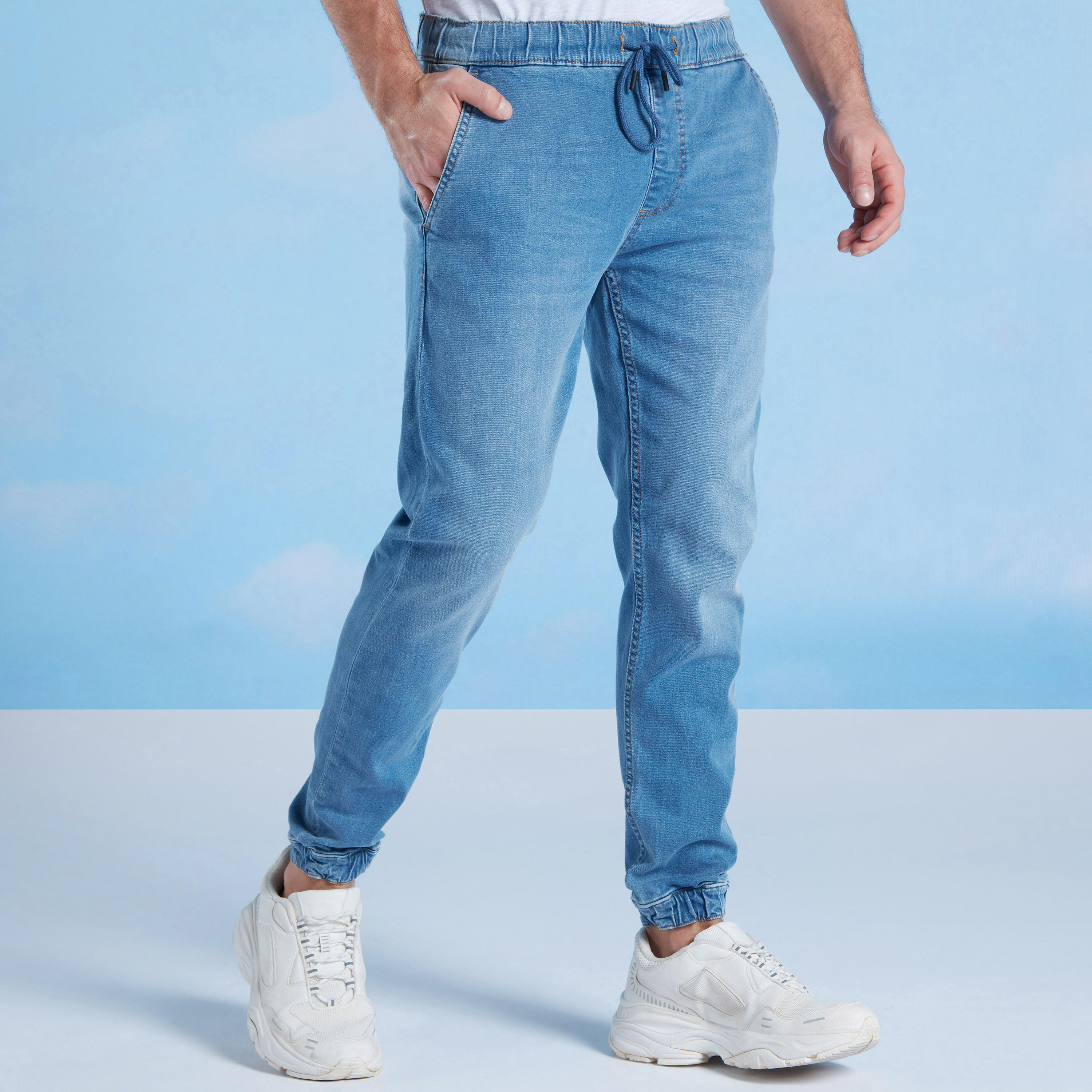 بنطلون رياضي دينم سادة سكيني وخصر مطاطي منخفض-men-clothing-bottoms-joggers-image-1