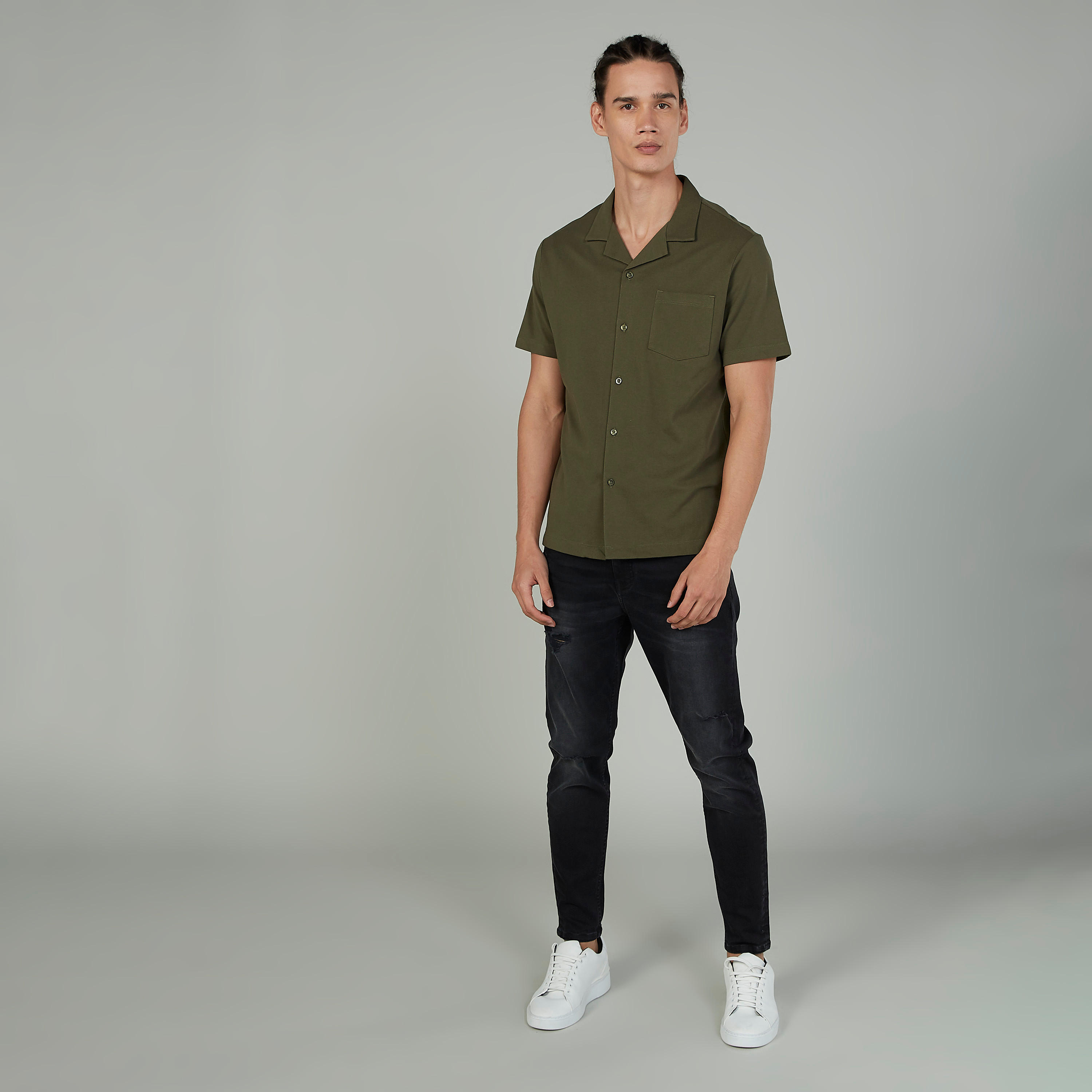 بنطلون جينز ممزّق بجيوب وحلقات للحزام-men-clothing-bottoms-jeans-image-2
