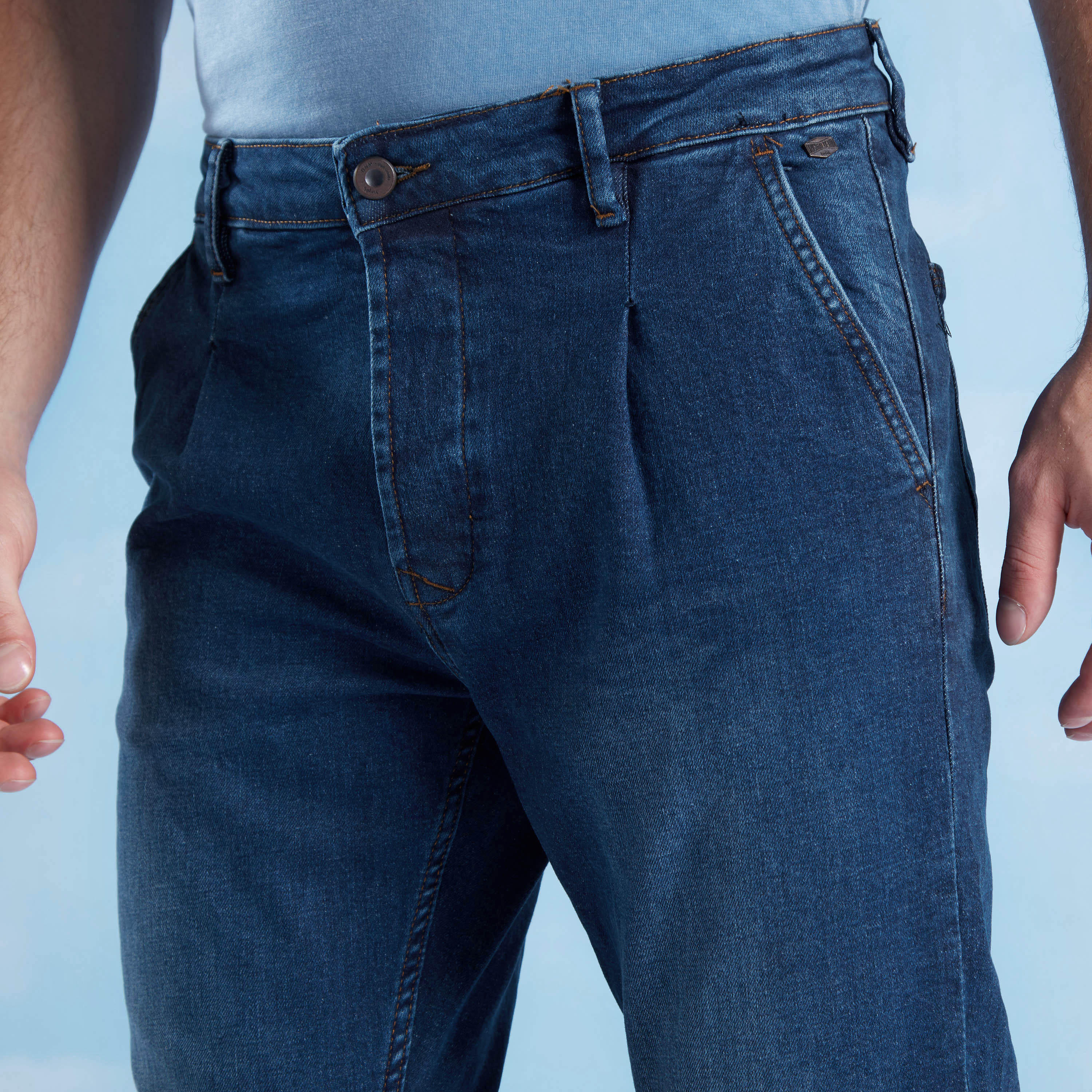 بنطلون جينز بارز الملمس بجيوب وعروات حزام-men-clothing-bottoms-jeans-image-3
