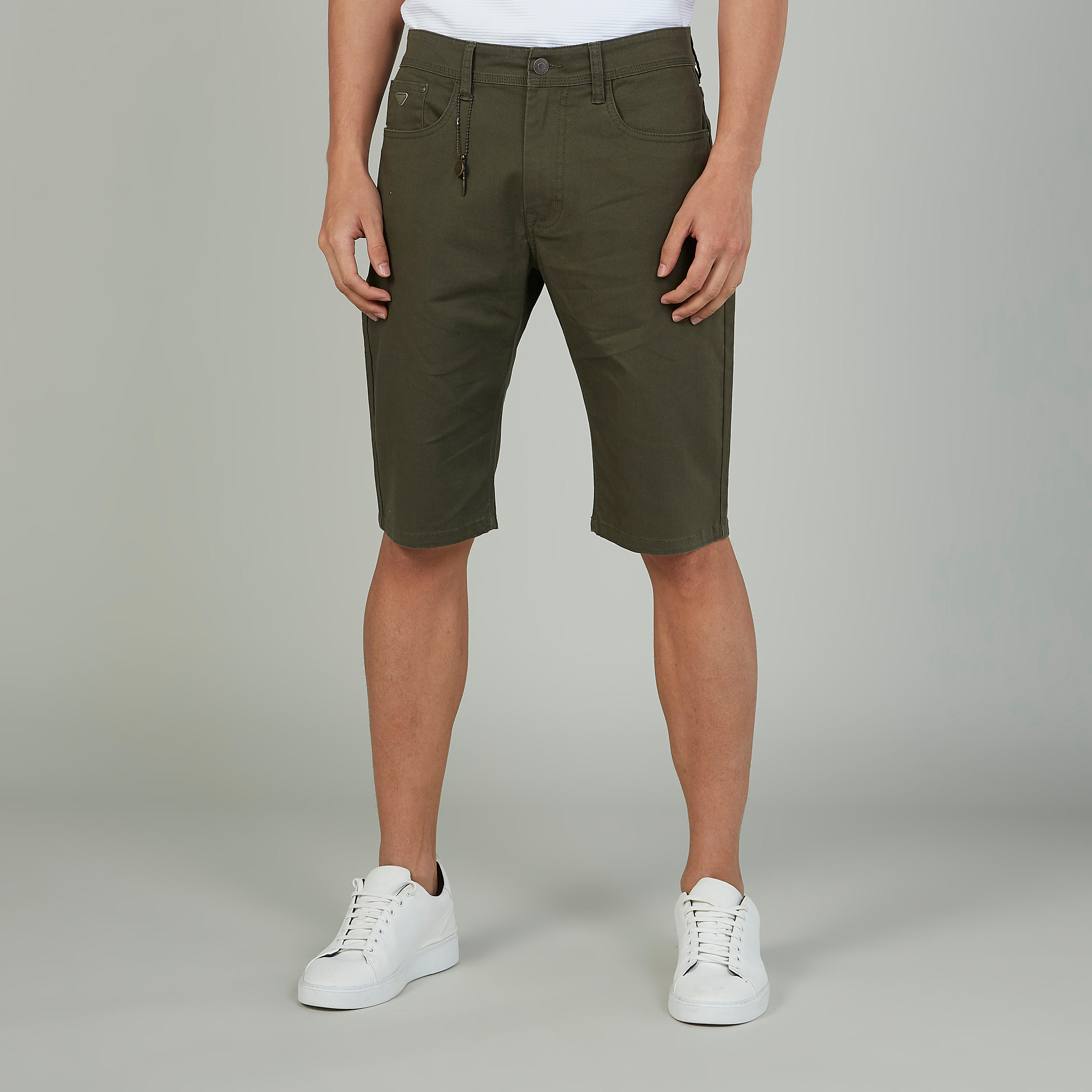 شورت مستدام دينم سادة  بخصر منخفض بجيوب -men-clothing-bottoms-shorts-image-1