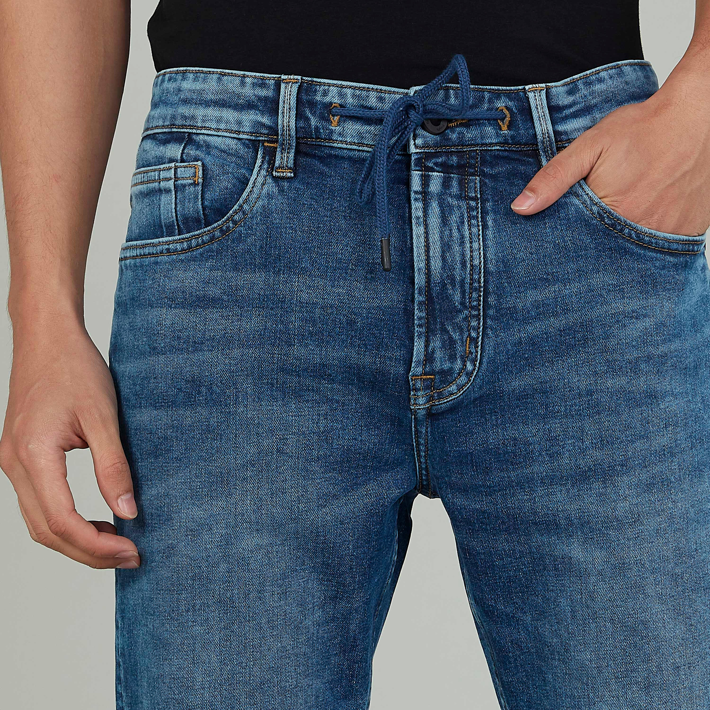 شورت مستدام دينم بارز الملمس بخصر منخفض بجيوب -men-clothing-bottoms-shorts-image-3