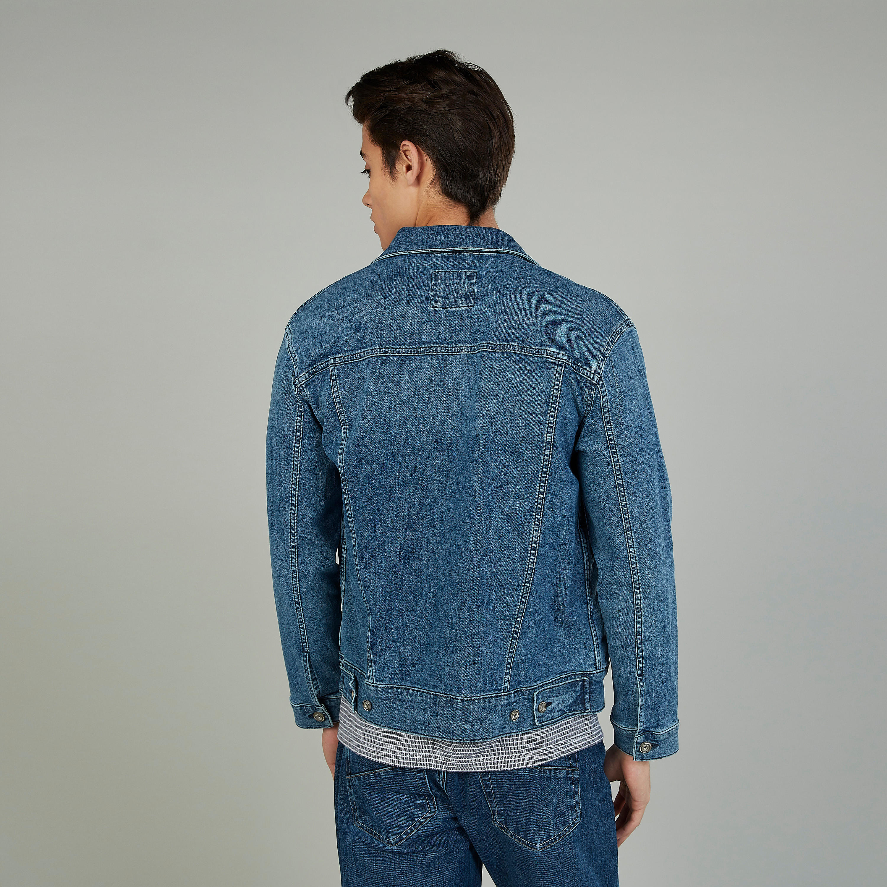 جاكيت دينم بارز الملمس بأكمام طويلة وجيوب بطيّة-men-clothing-jacketsandblazers-jackets-image-4