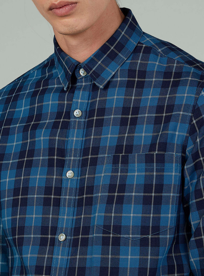 قميص كاروهات بقصّة سليم وأكمام طويلة وجيب على الصدر-men-clothing-shirts-image-3