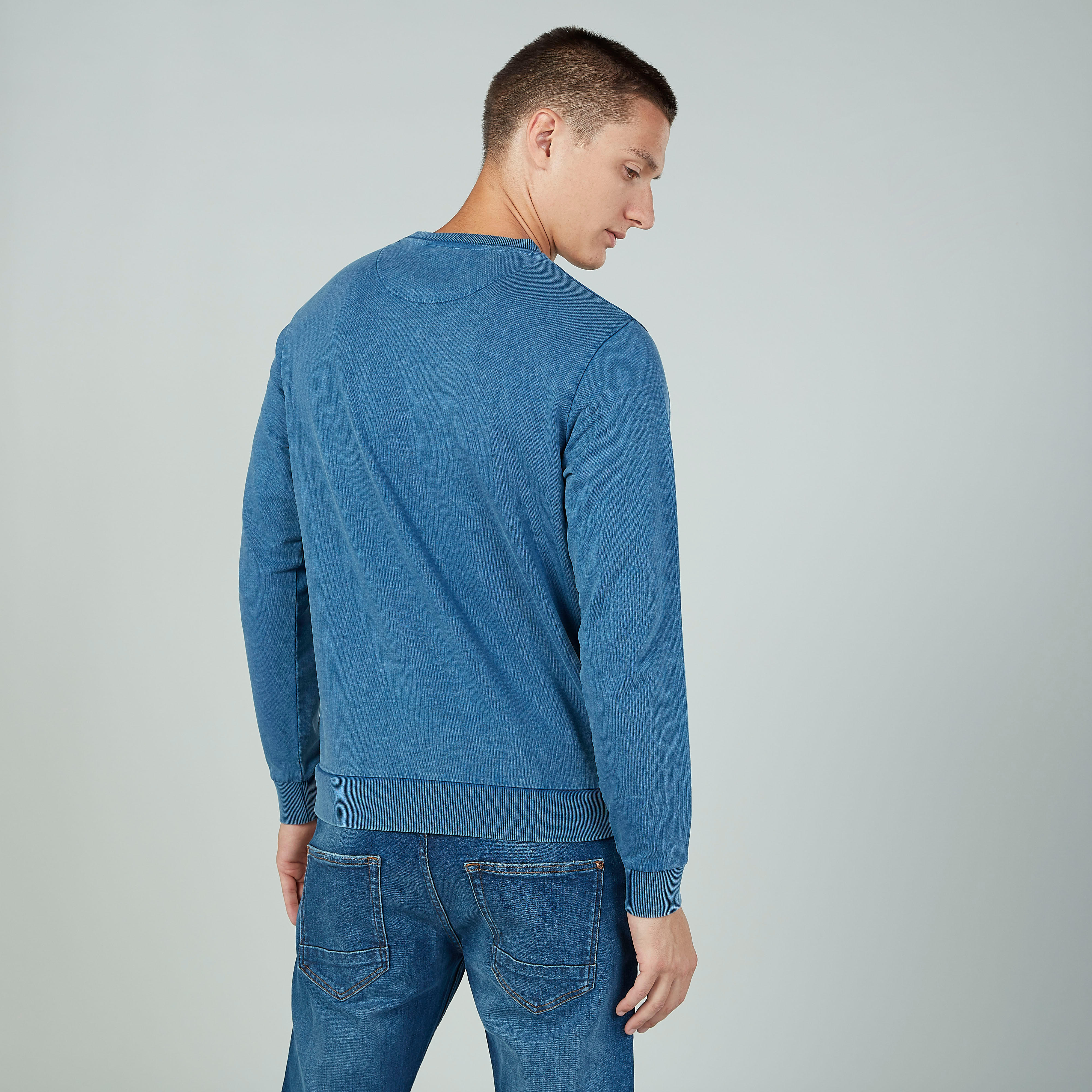 كنزة  بياقة مستديرة وأكمام طويلة وطبعات-men-winterwear-hoodiesandsweatshirts-image-4