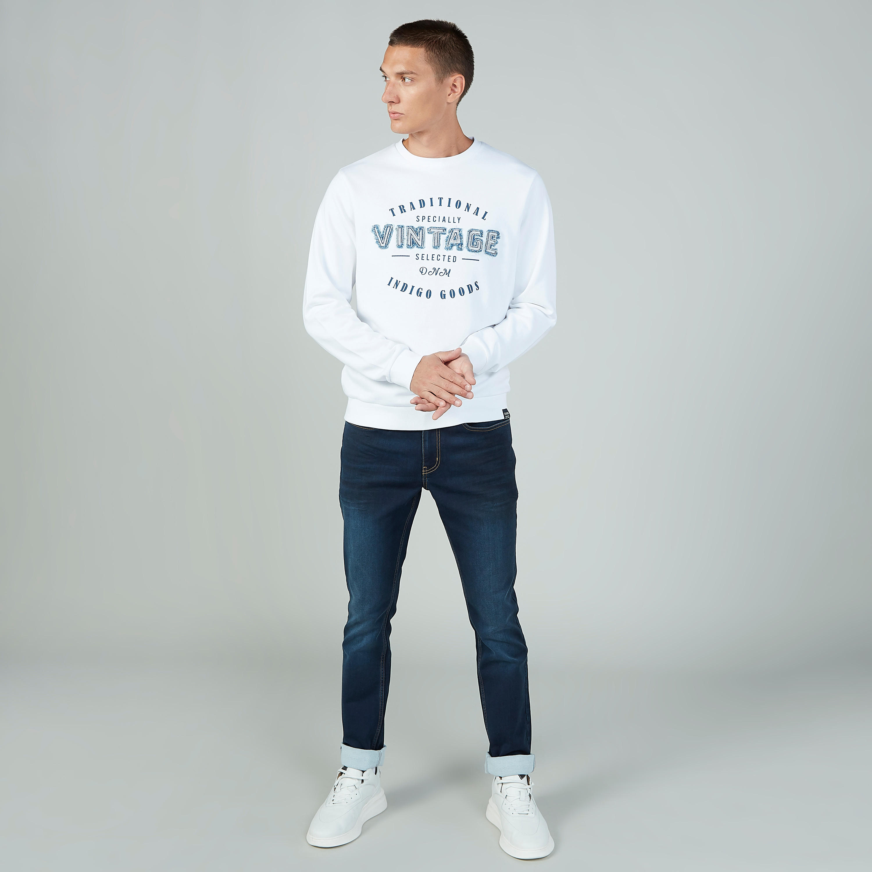 كنزة  بياقة مستديرة وأكمام طويلة وطبعات-men-winterwear-hoodiesandsweatshirts-image-2