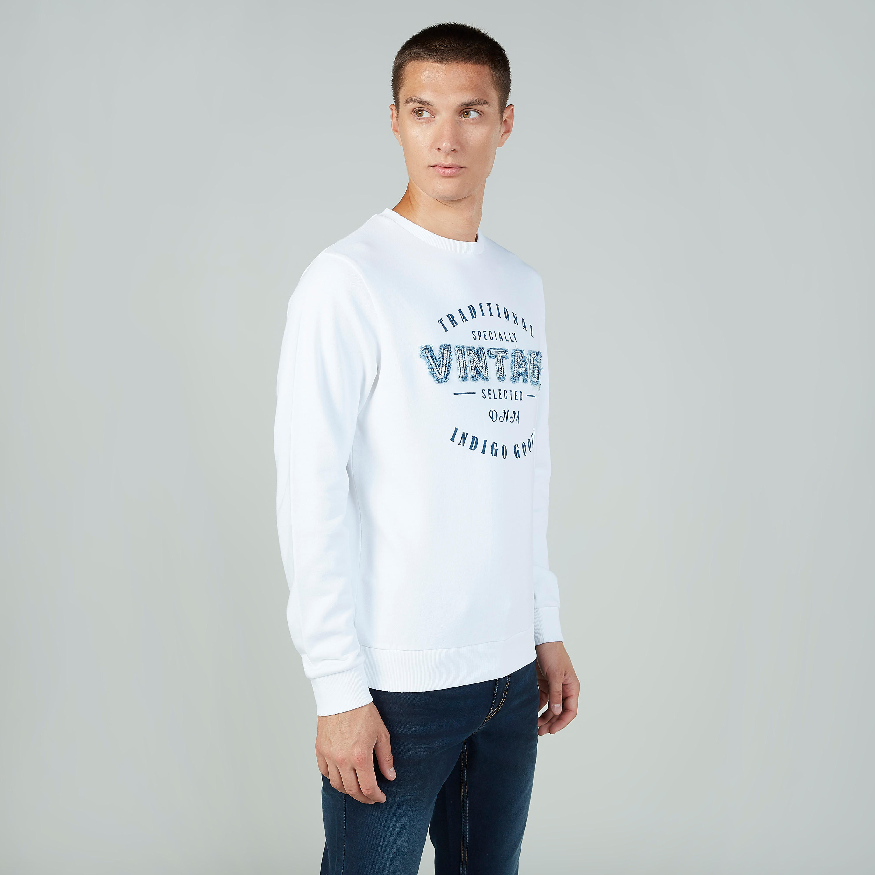 كنزة  بياقة مستديرة وأكمام طويلة وطبعات-men-winterwear-hoodiesandsweatshirts-image-4