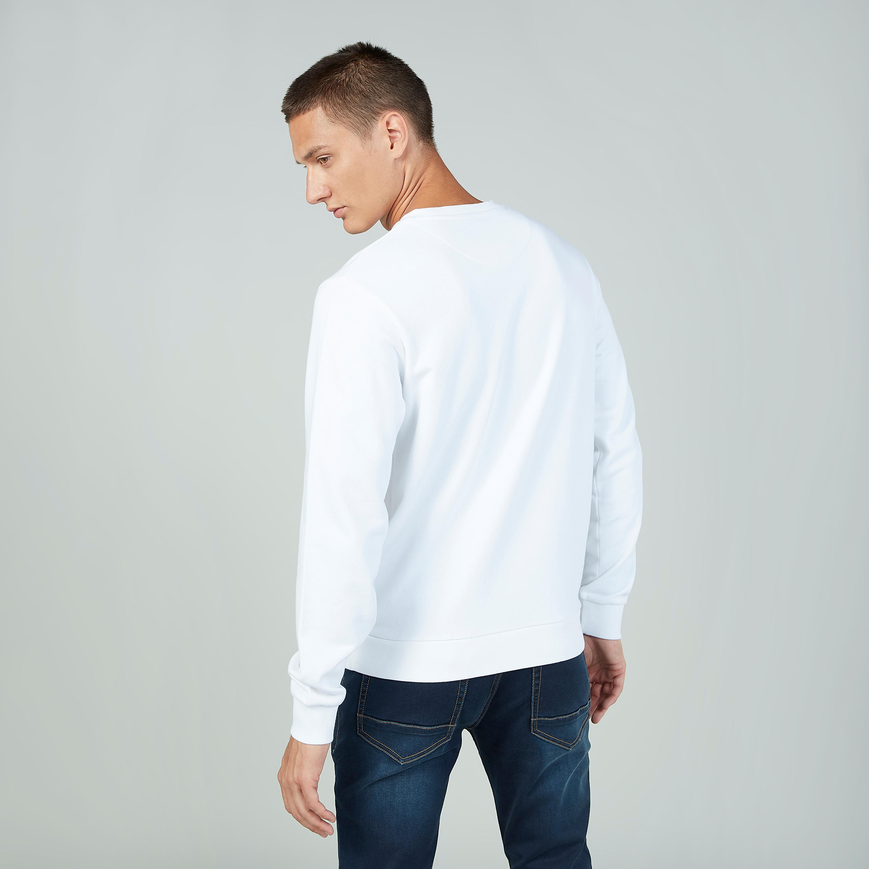كنزة  بياقة مستديرة وأكمام طويلة وطبعات-men-winterwear-hoodiesandsweatshirts-image-5