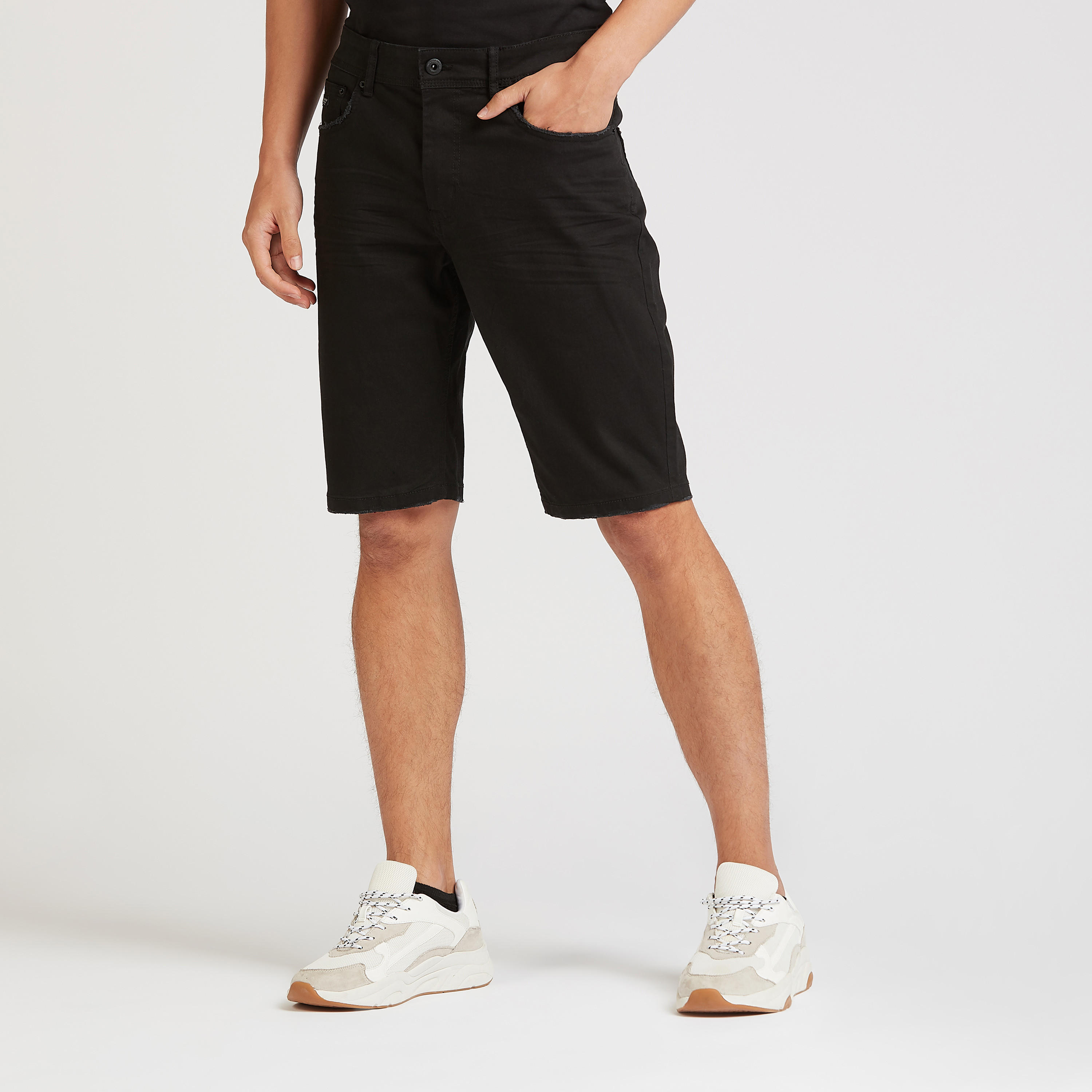 شورت دينم بتفاصيل جيوب وحزام بعراوي-men-clothing-bottoms-shorts-image-1