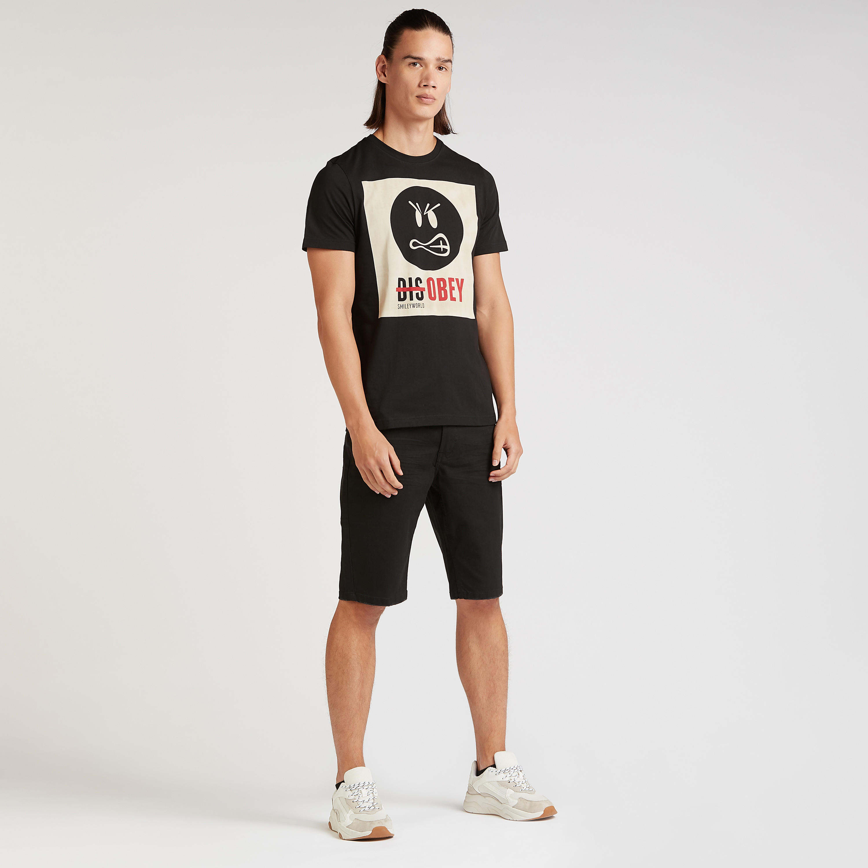 شورت دينم بتفاصيل جيوب وحزام بعراوي-men-clothing-bottoms-shorts-image-2