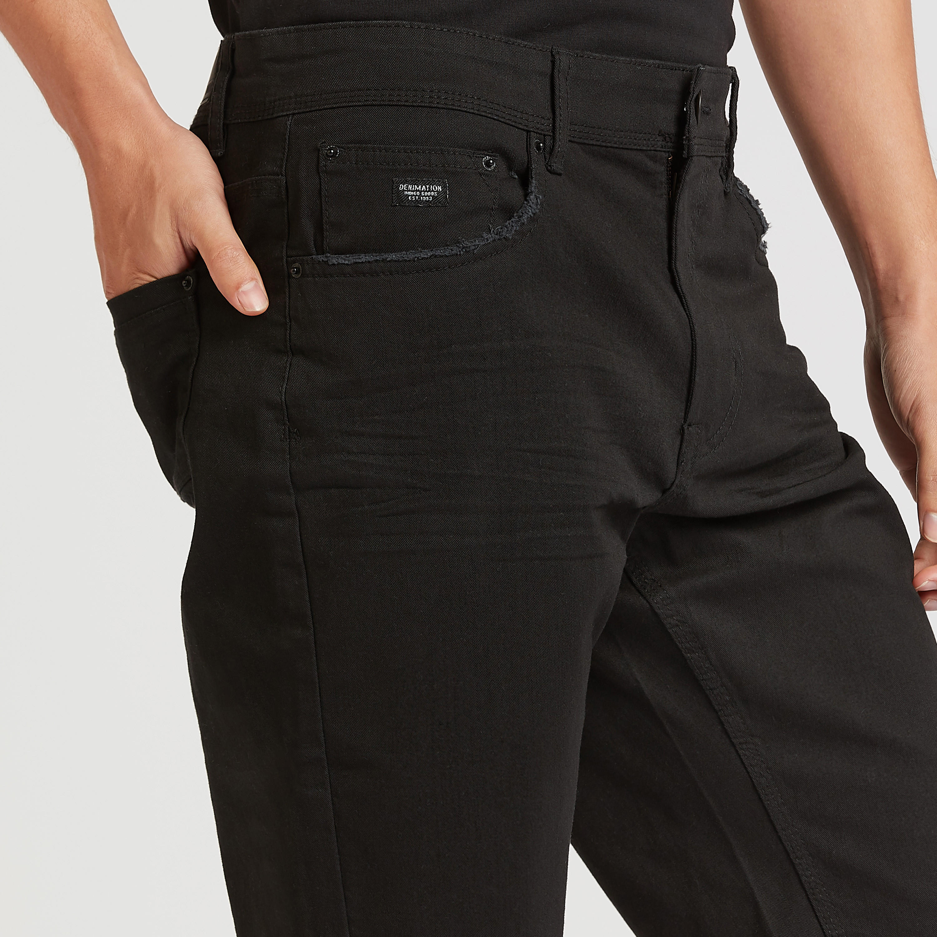 شورت دينم بتفاصيل جيوب وحزام بعراوي-men-clothing-bottoms-shorts-image-3