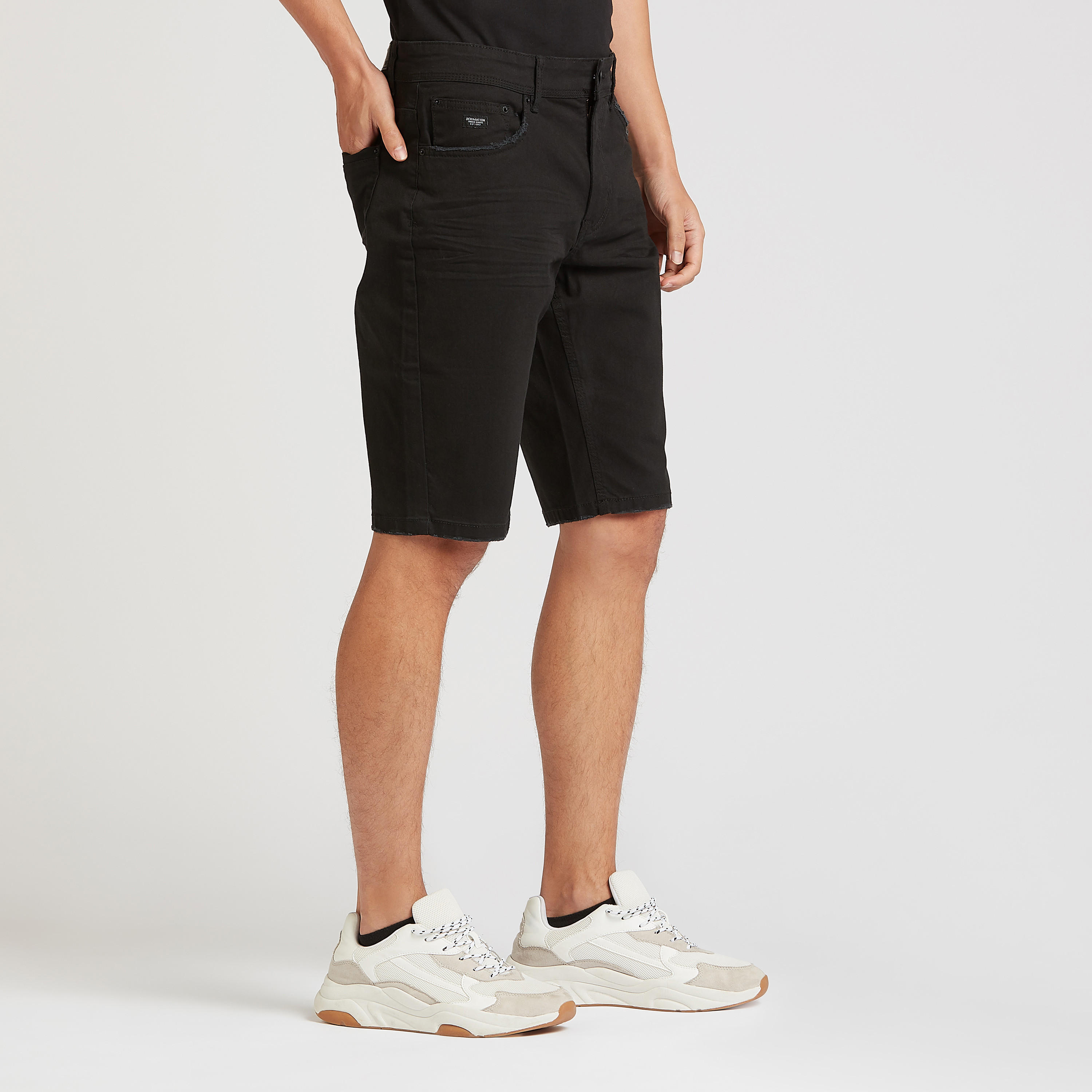 شورت دينم بتفاصيل جيوب وحزام بعراوي-men-clothing-bottoms-shorts-image-5