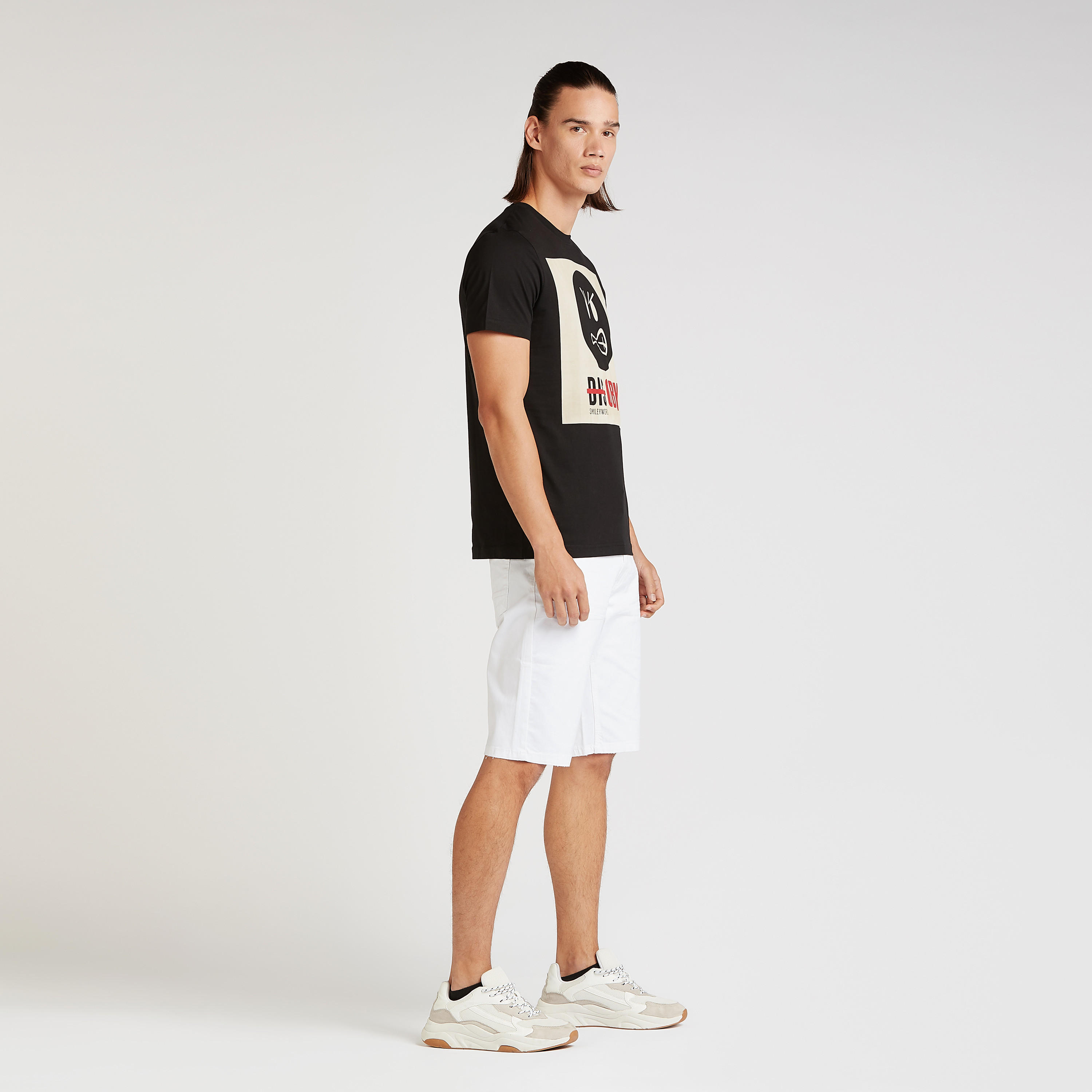 شورت دينم بتفاصيل جيوب وحزام بعراوي-men-clothing-bottoms-shorts-image-2