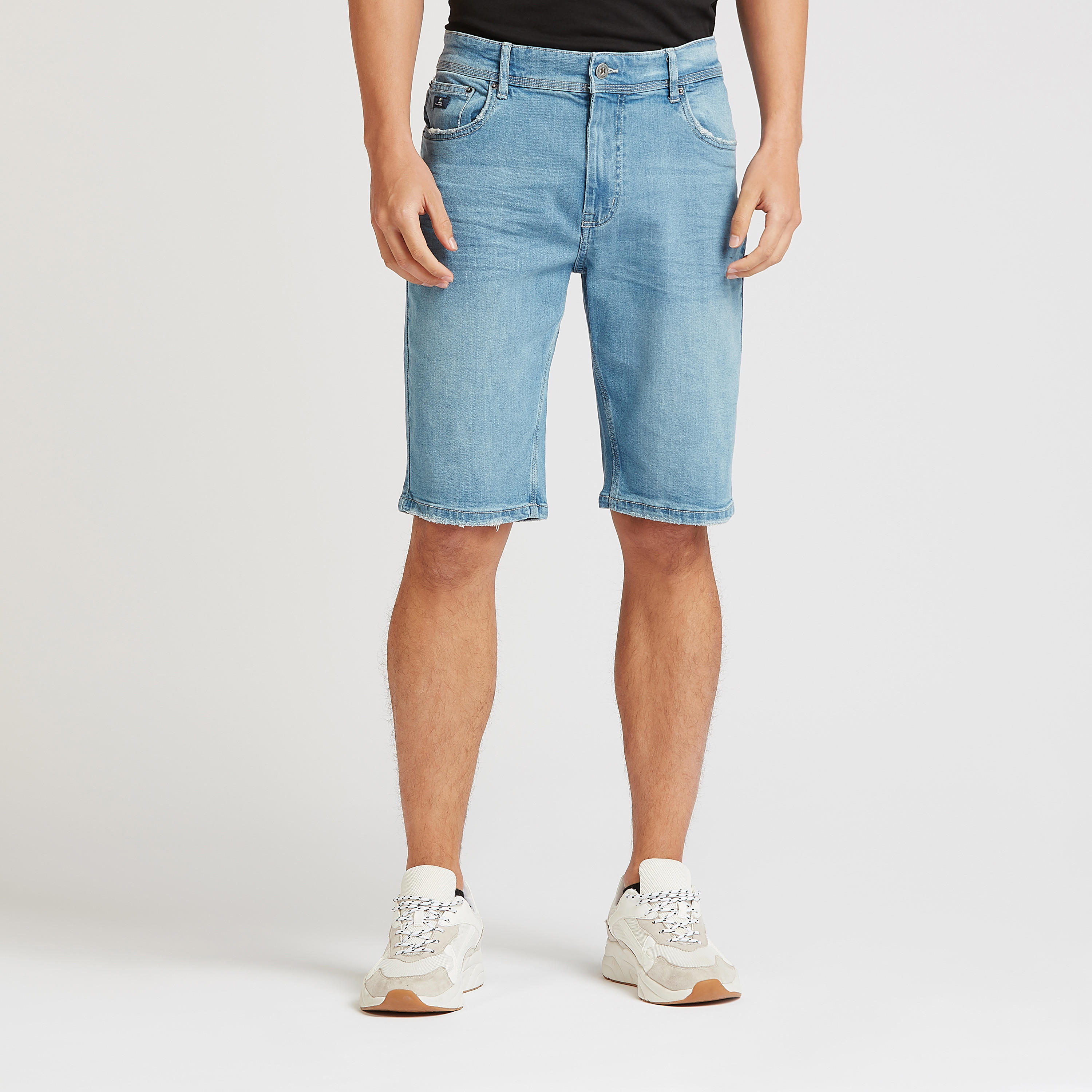 شورت دينم بتفاصيل جيوب وعراوي-men-clothing-bottoms-shorts-image-1