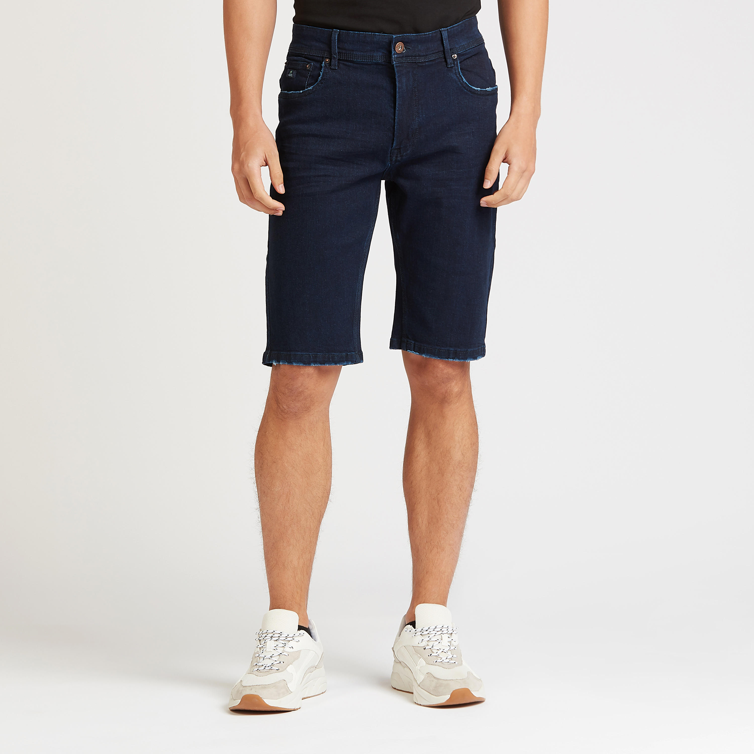 شورت دينم بتفاصيل جيوب وحزام بعراوي-men-clothing-bottoms-shorts-image-1
