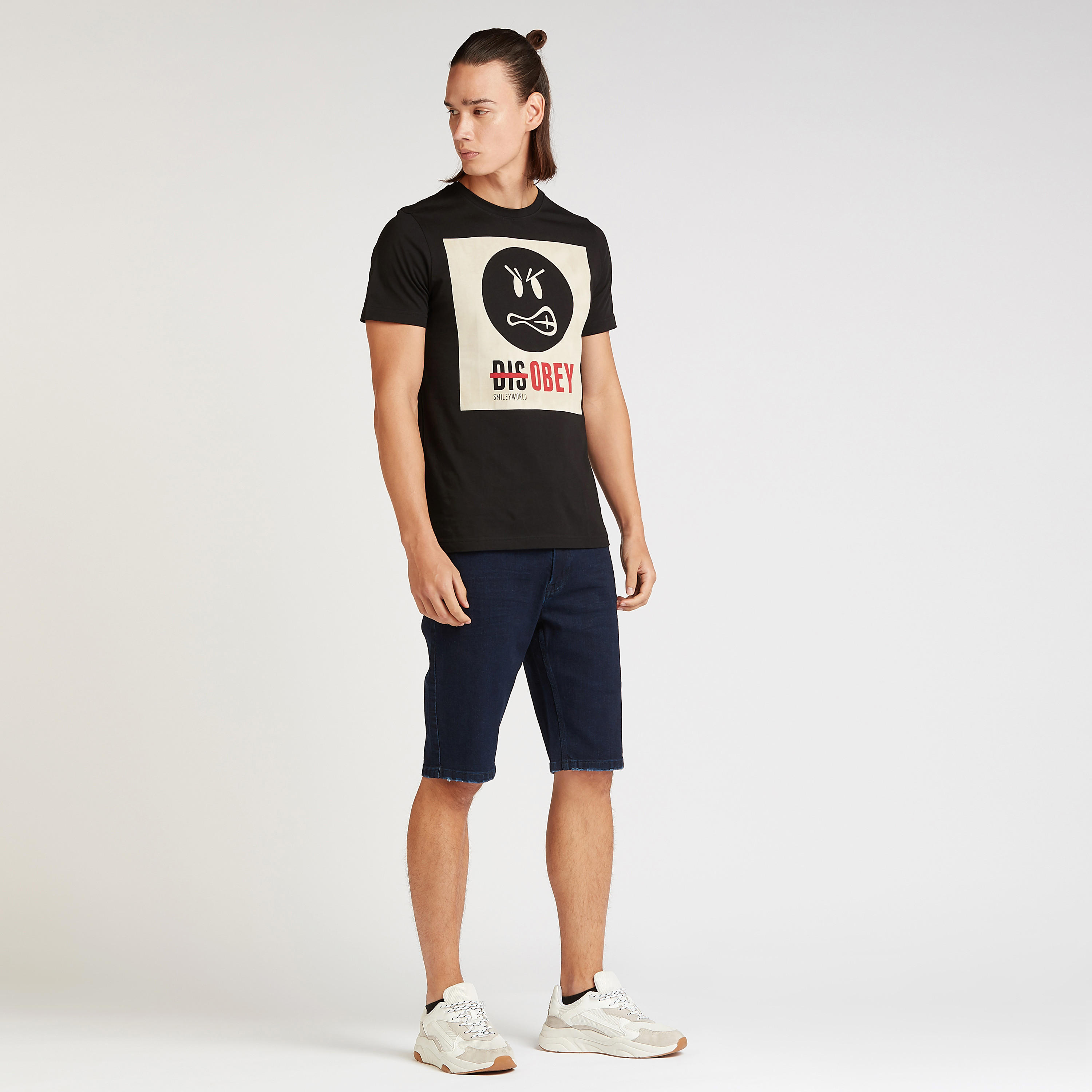 شورت دينم بتفاصيل جيوب وحزام بعراوي-men-clothing-bottoms-shorts-image-2