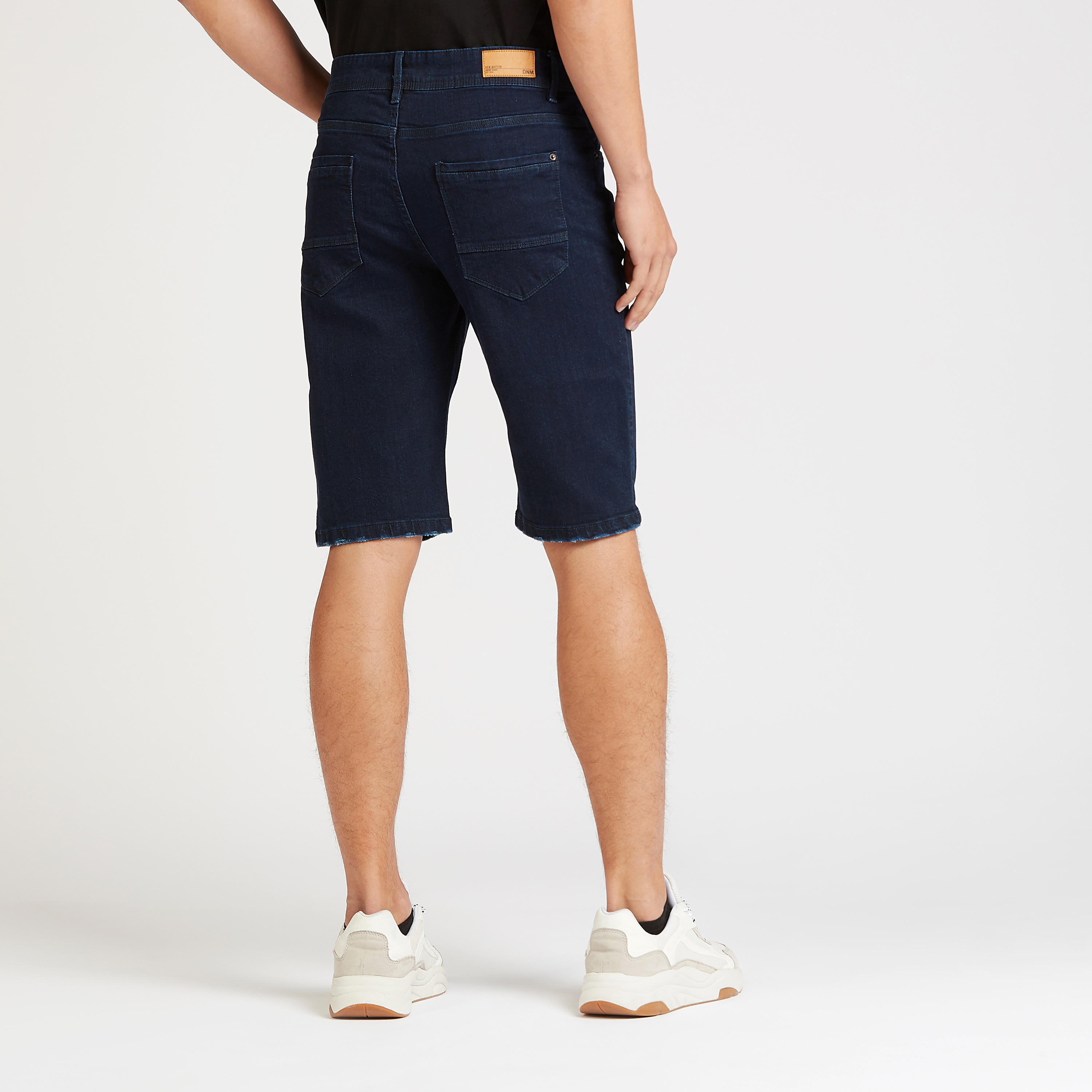 شورت دينم بتفاصيل جيوب وحزام بعراوي-men-clothing-bottoms-shorts-image-4