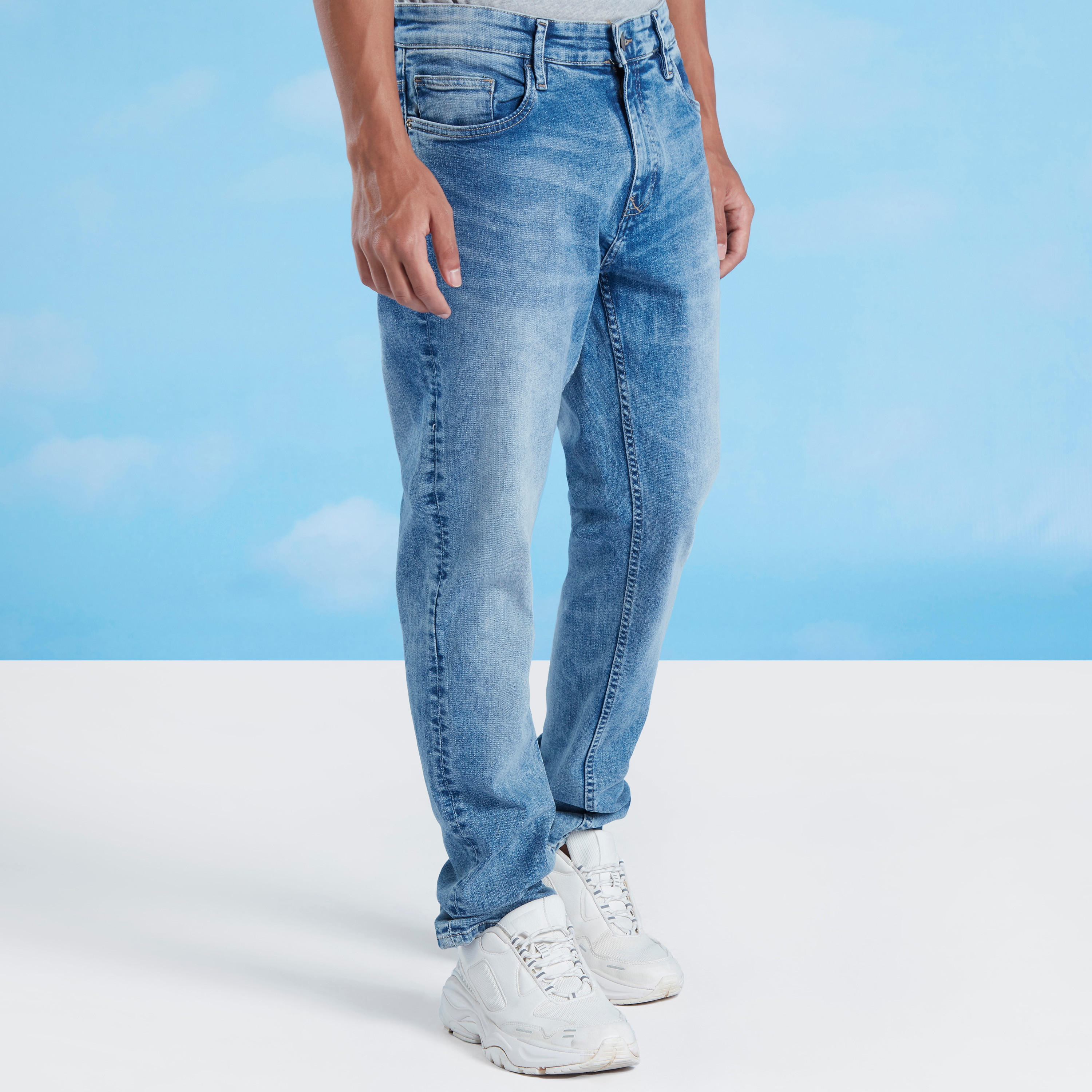 بنطلون جينز سادة بتفاصيل جيوب وعراوي حزام-men-clothing-bottoms-jeans-image-1