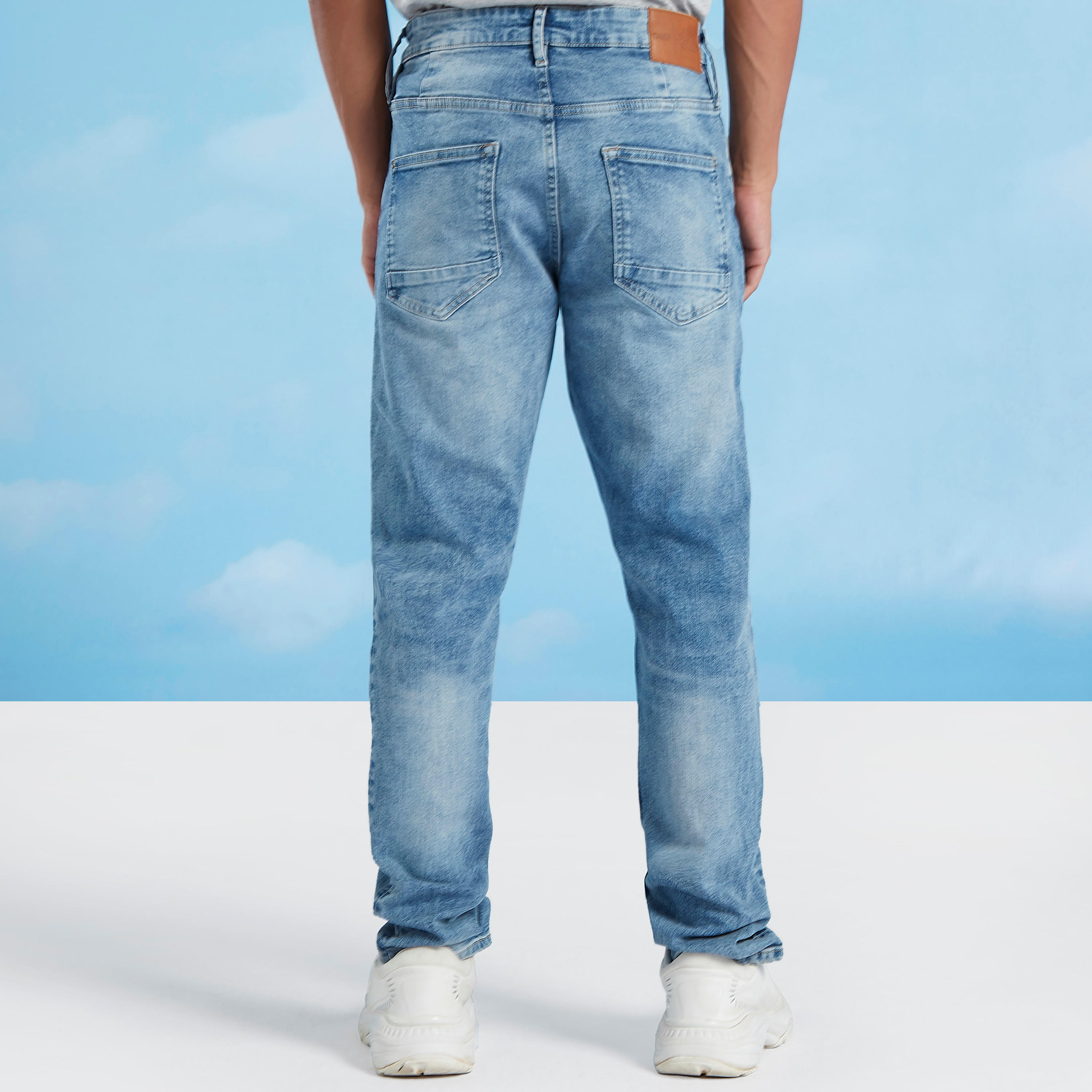 بنطلون جينز سادة بتفاصيل جيوب وعراوي حزام-men-clothing-bottoms-jeans-image-4