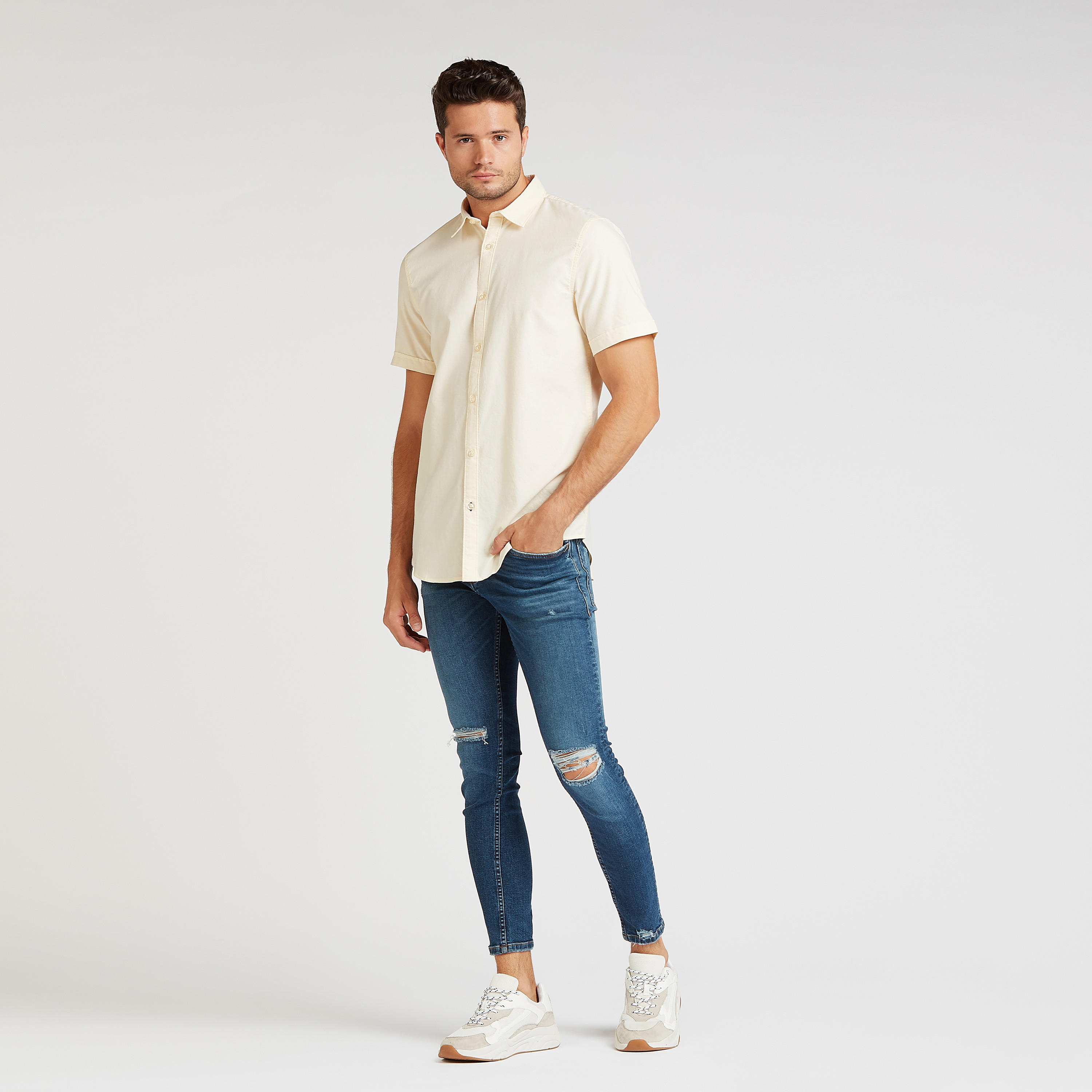 بنطلون جينز ممزّق بجيوب وعراوي-men-clothing-bottoms-jeans-image-2