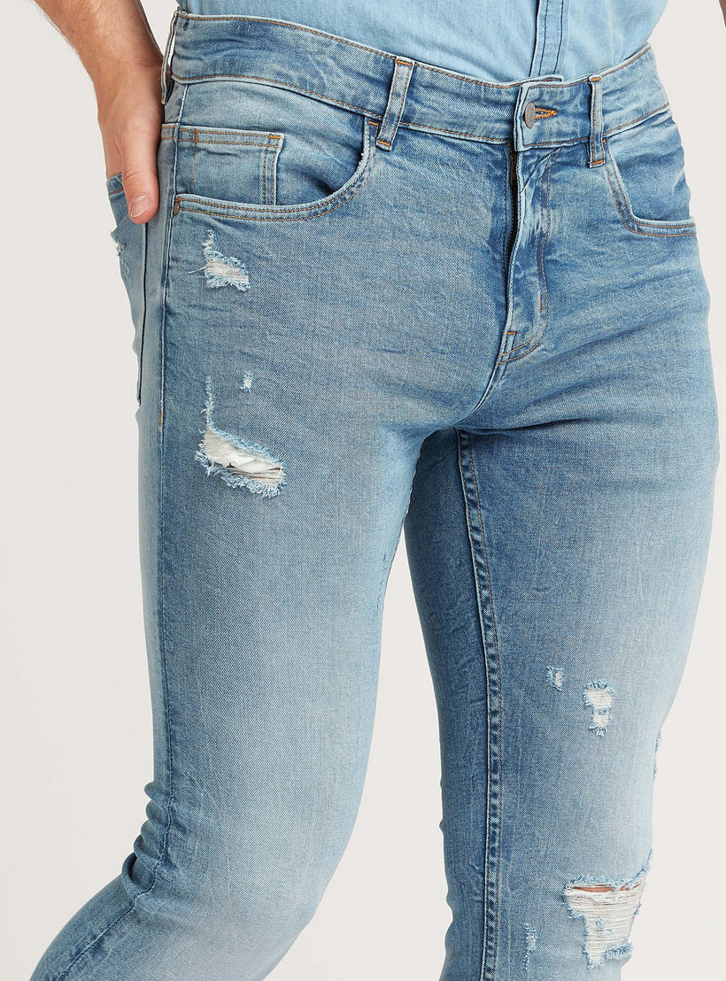 بنطلون جينز طويل ممزّق بجيوب وعراوي-men-clothing-bottoms-jeans-image-3