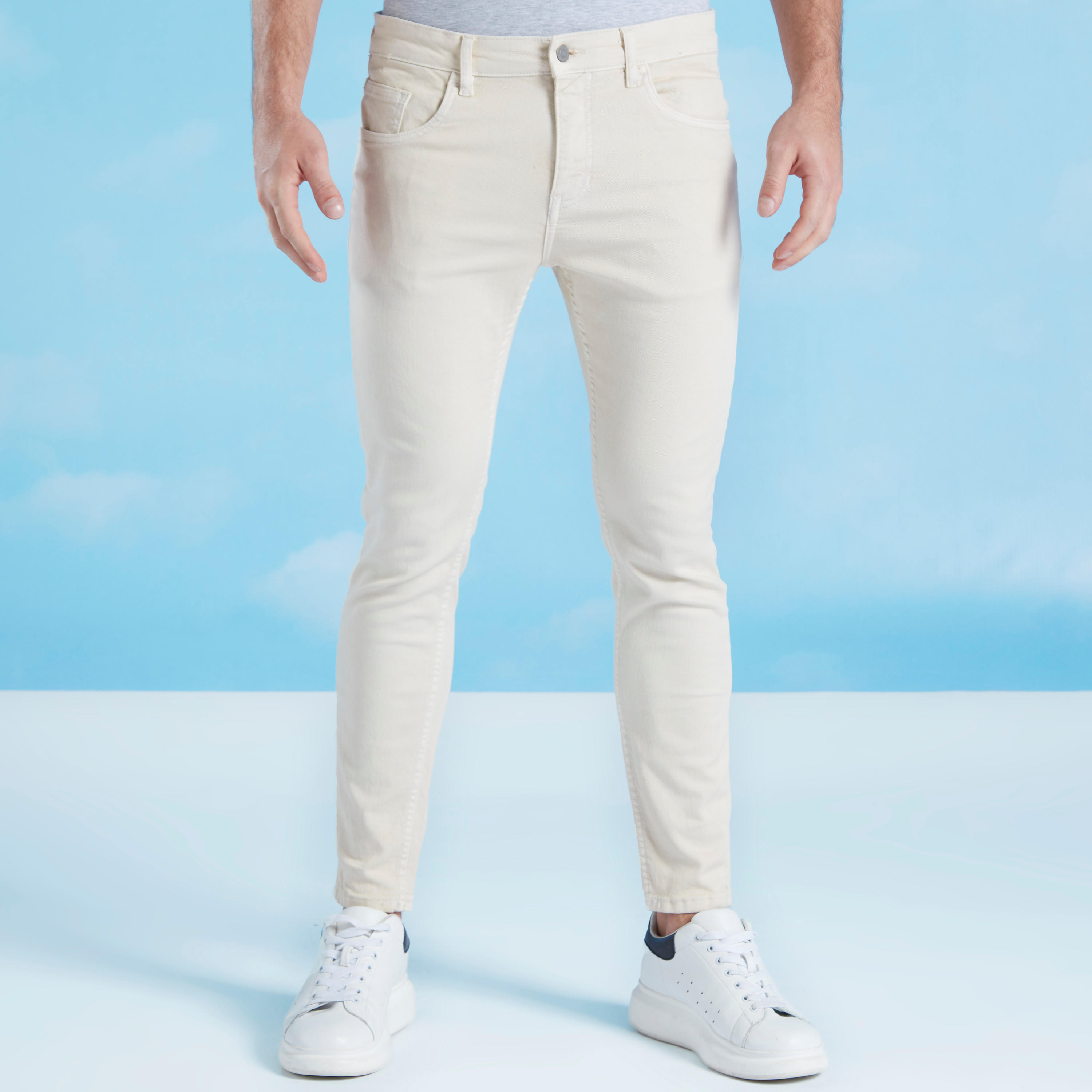 بنطلون جينز سادة بتفاصيل جيوب وعراوي حزام-men-clothing-bottoms-jeans-image-1