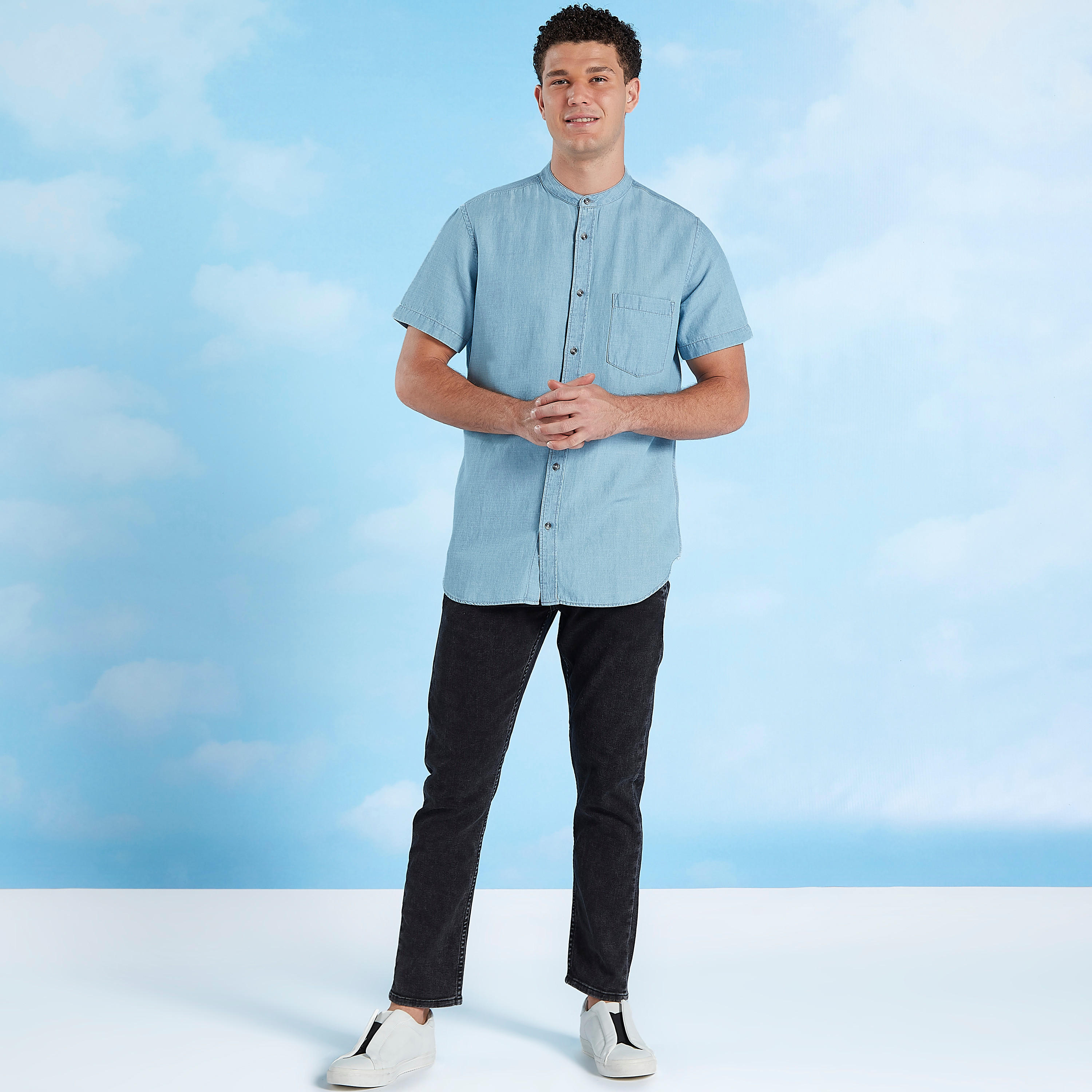 بنطلون جينز سادة طويل بتفاصيل جيوب وحلقات حزام-men-clothing-bottoms-jeans-image-2