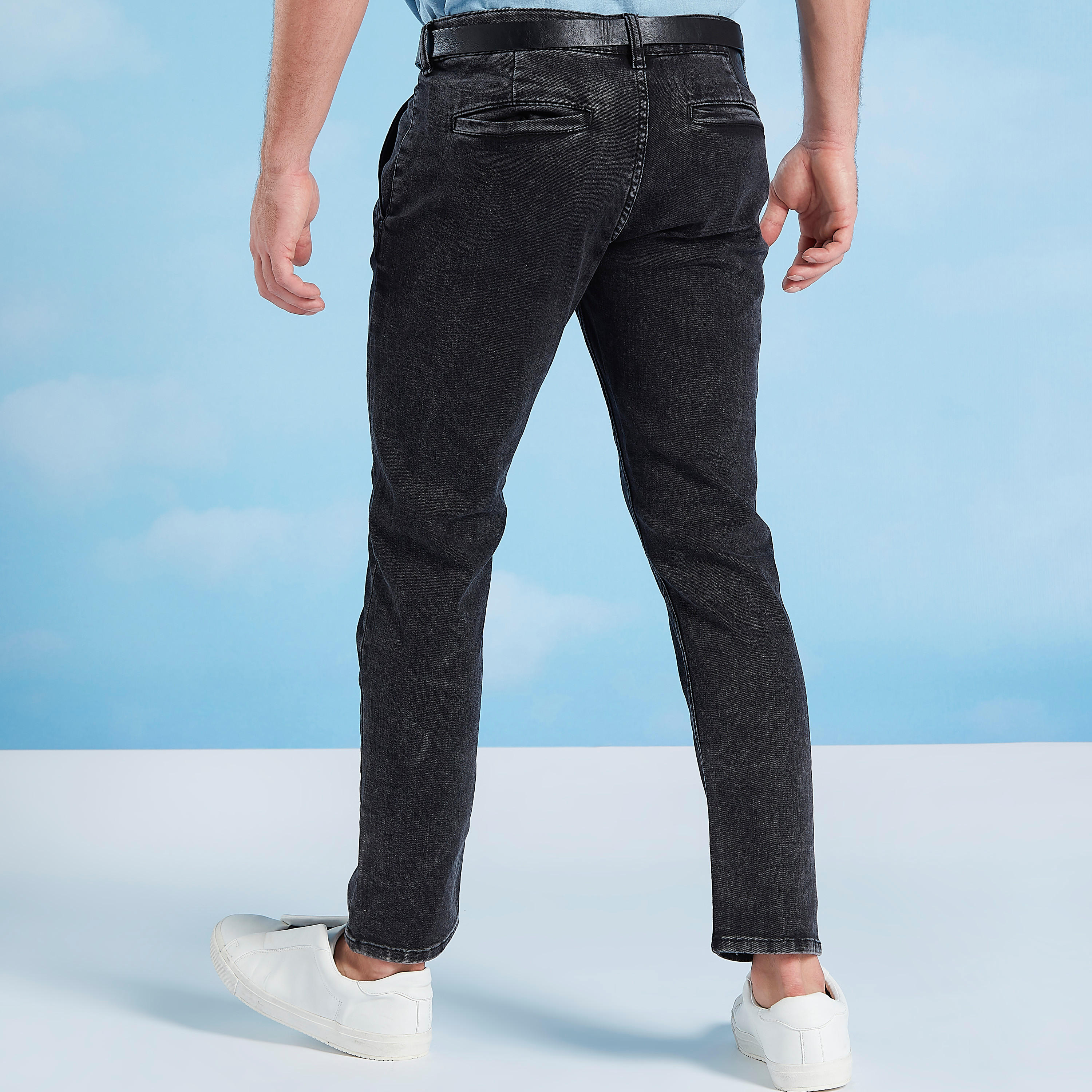 بنطلون جينز سادة طويل بتفاصيل جيوب وحلقات حزام-men-clothing-bottoms-jeans-image-4