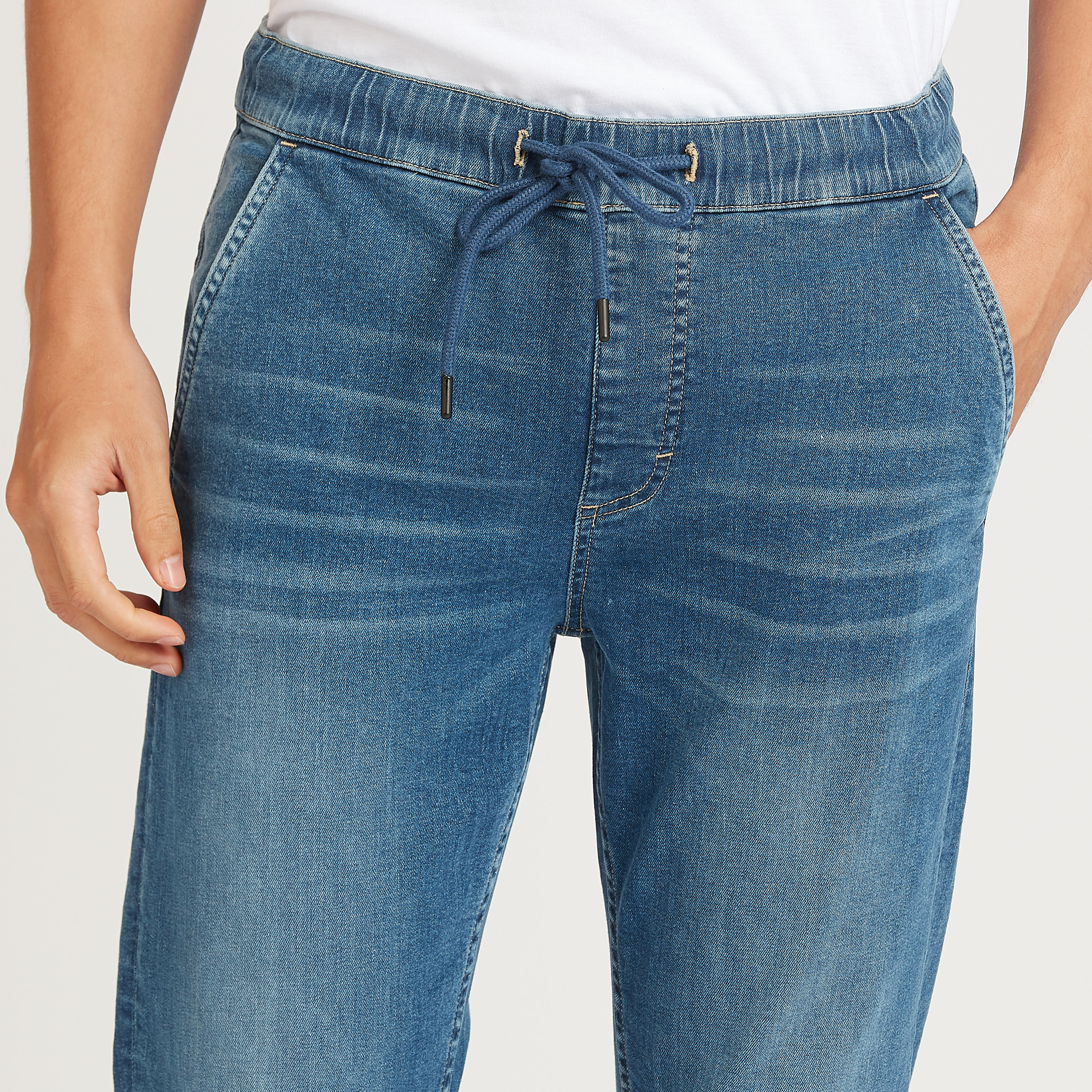 بنطلون جينز بقصة ضيقة دنيم طويل بجيوب ورباط-men-clothing-bottoms-joggers-image-3