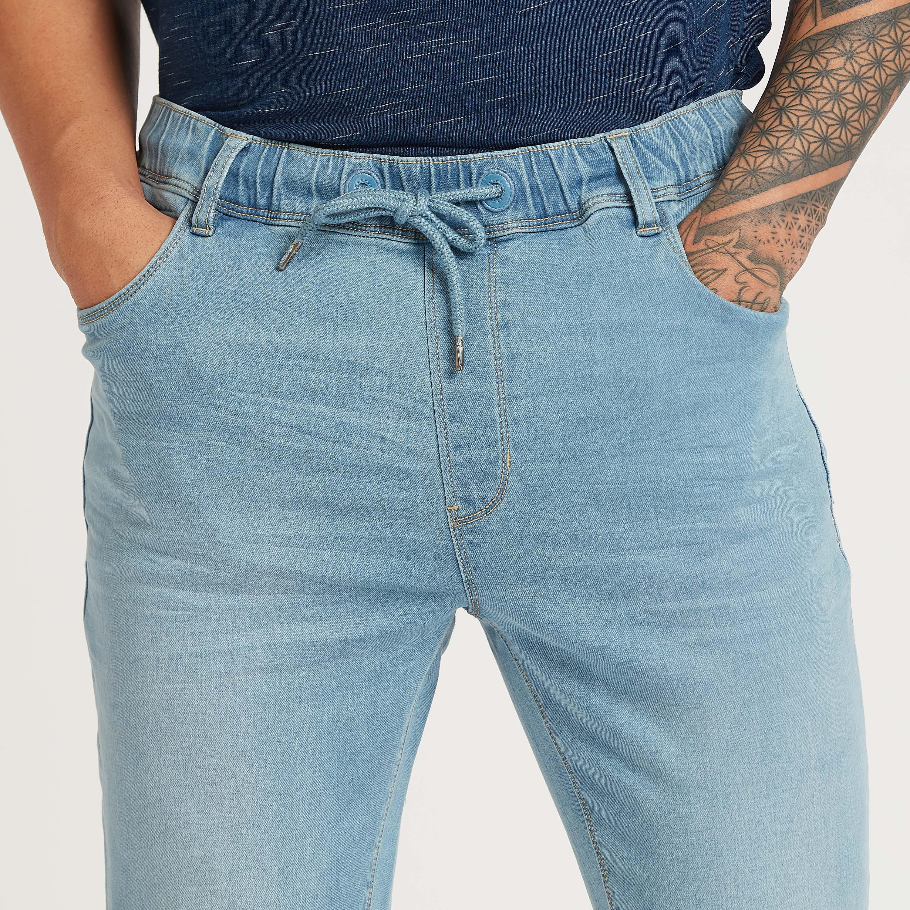 بنطلون جينز طويل سكيني سادة بخصر منخفض وتفاصيل جيوب-men-clothing-bottoms-jeans-image-3