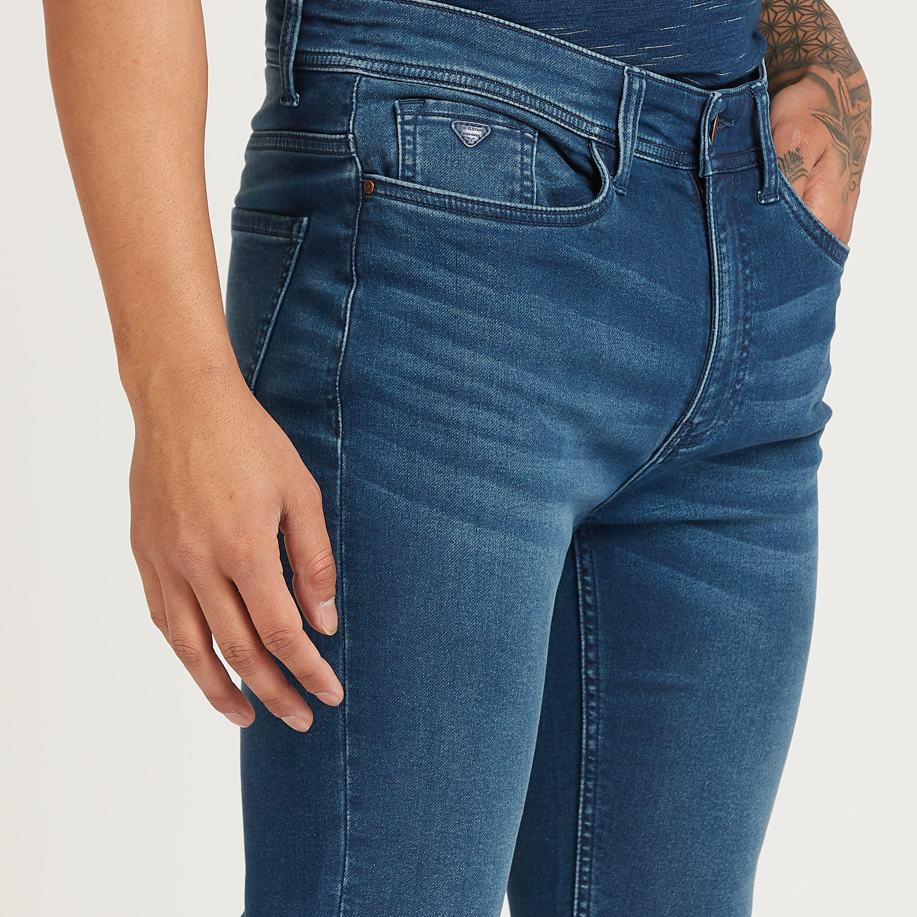 شورت دنيم بخصرمنخفض بتفاصيل جيوب وحلقات حزام-men-clothing-bottoms-shorts-image-3