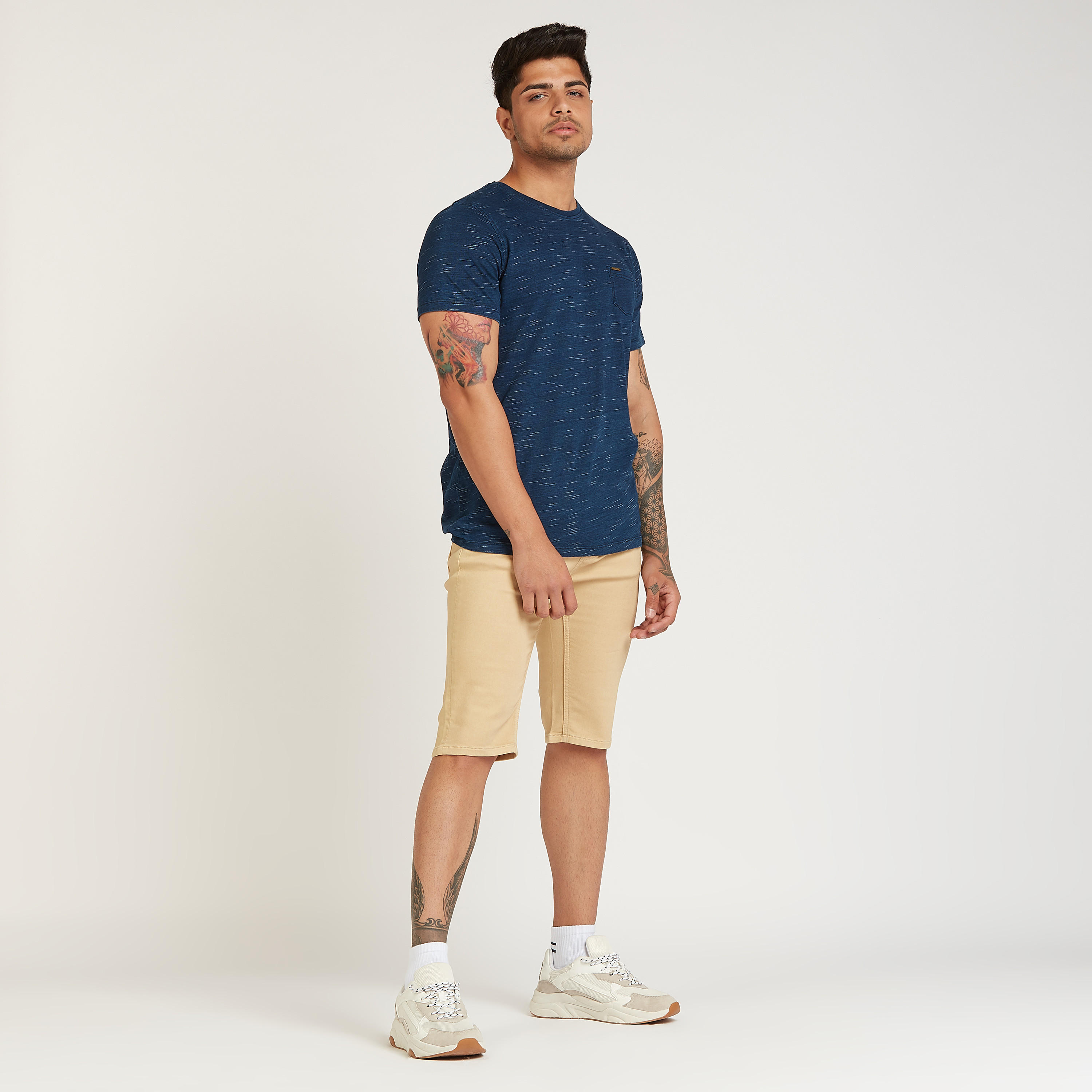 شورت سادة بخصر منخفض وتفاصيل جيوب ورباط-men-clothing-bottoms-shorts-image-2